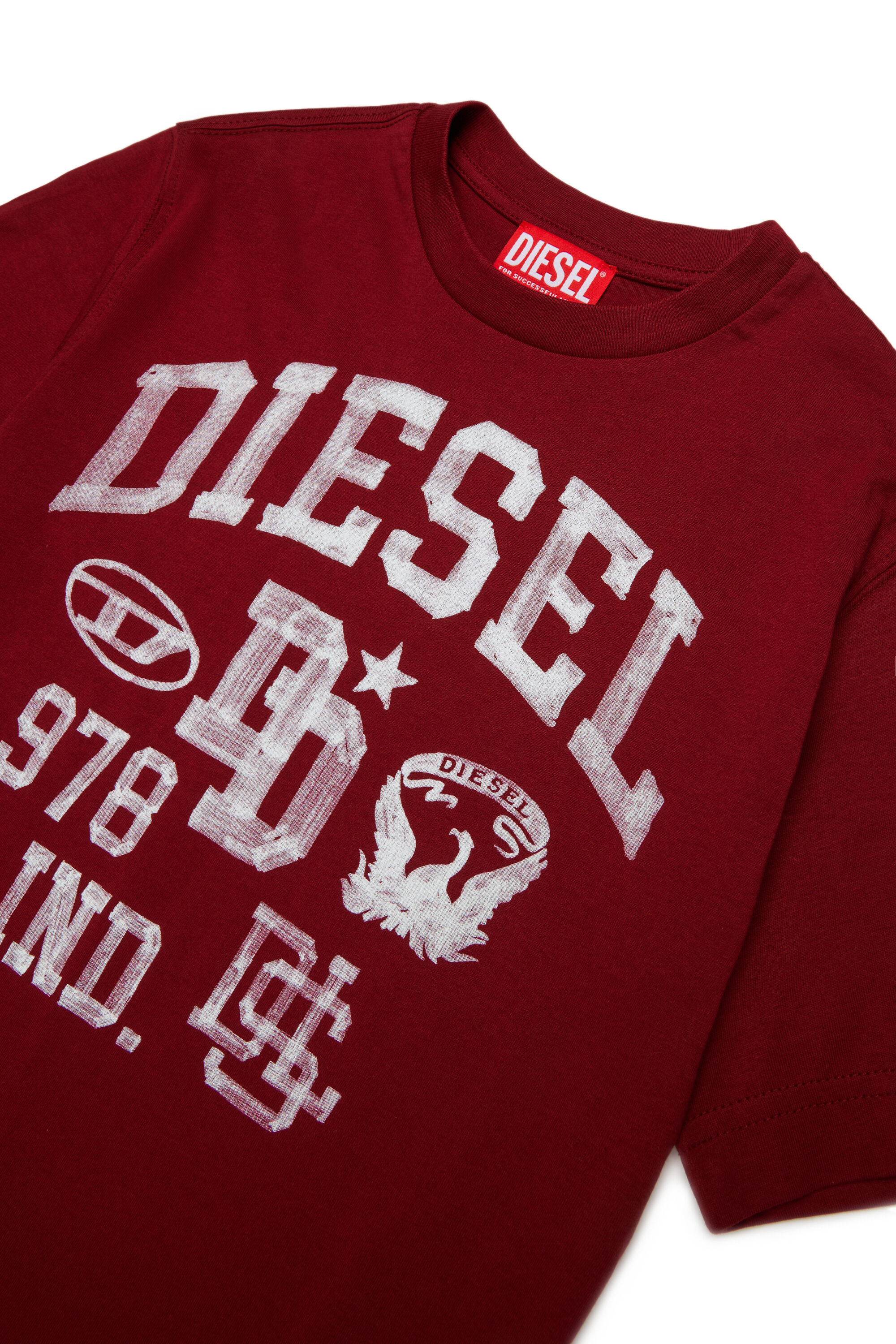 Diesel - TBAND OVER, T-shirt in cotone con grafica stile college Uomo in Rosso - 3