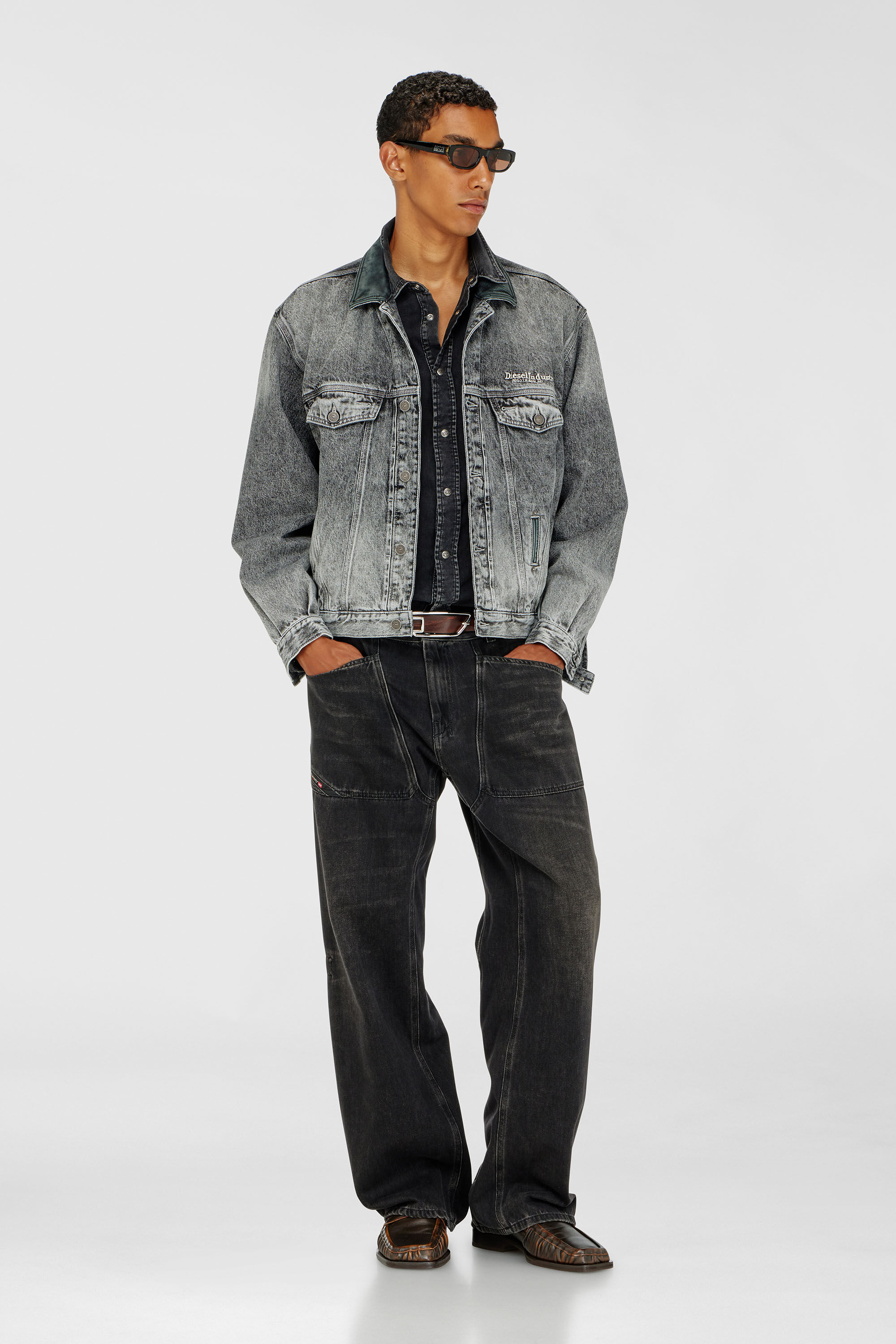 Diesel - D-DENVER-S, Veste en jean trucker avec garnitures en cuir ton sur ton Mixte in Gris - 1