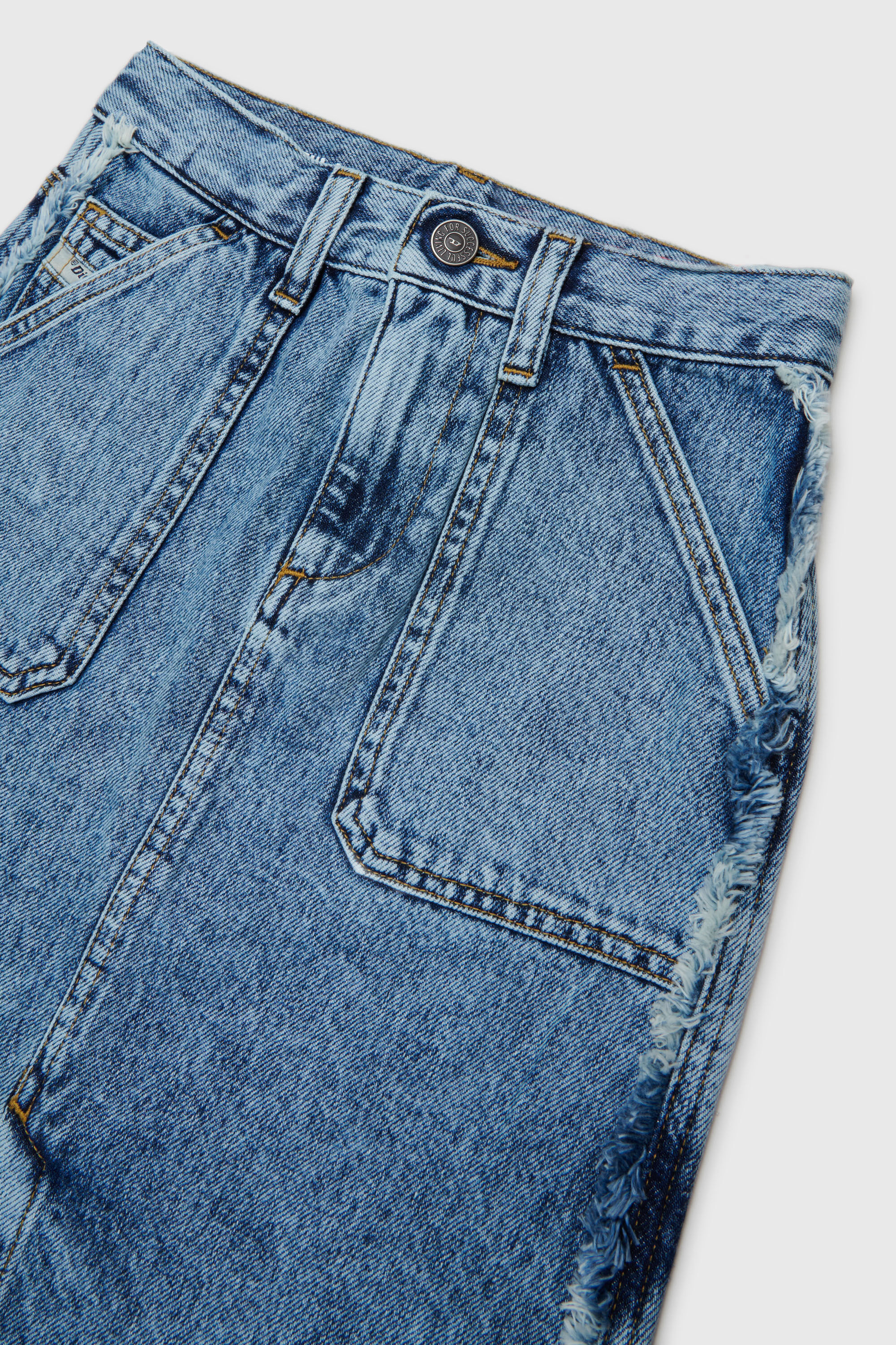 Diesel - GELKA, Gonna in denim a taglio vivo con patch a rosa Donna in Blu - 3