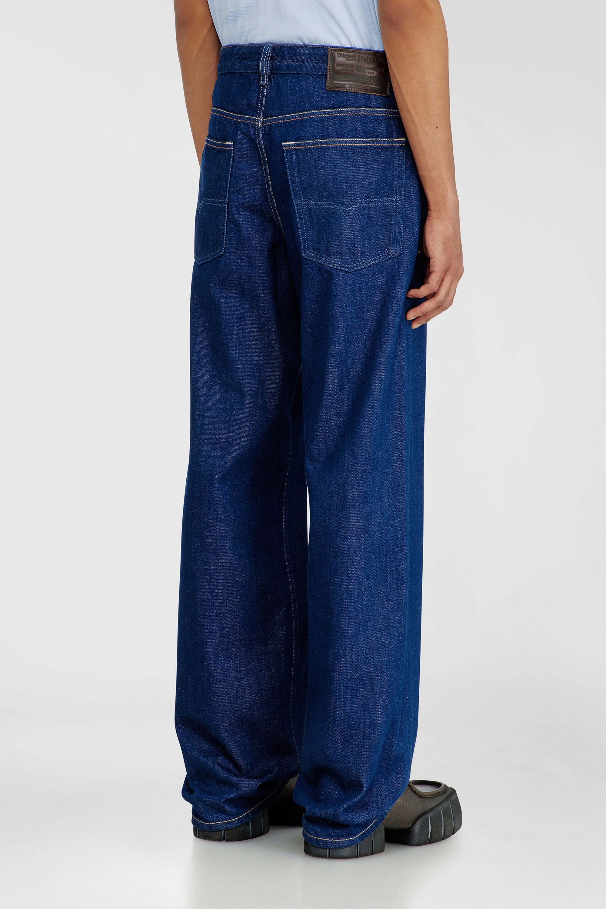 Diesel - Relaxed Jeans 2001 D-Macro 09Q09 Uomo, Blu Scuro - Image 5