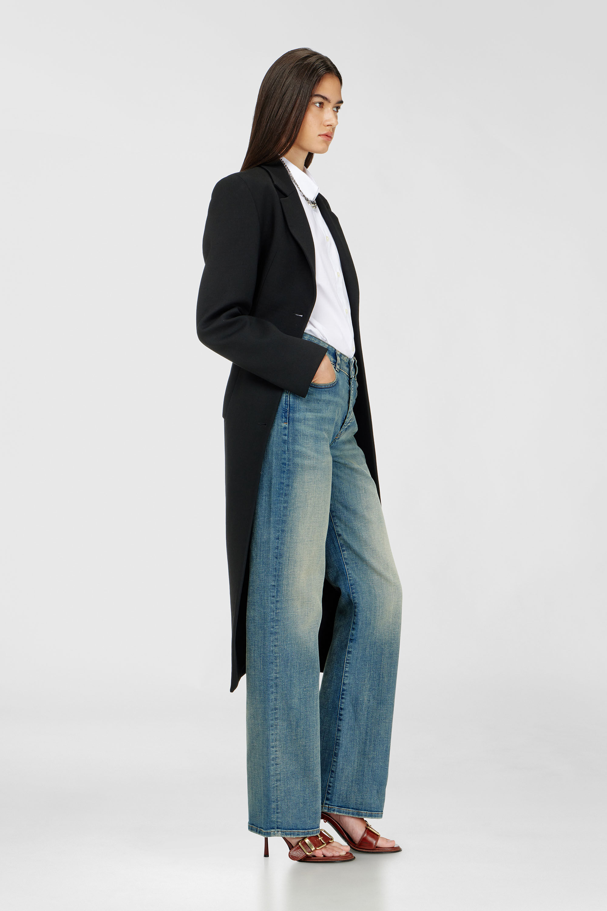 Diesel - Regular Jeans 1971 D-Sent 09N32 Femme, Bleu moyen - Image 2