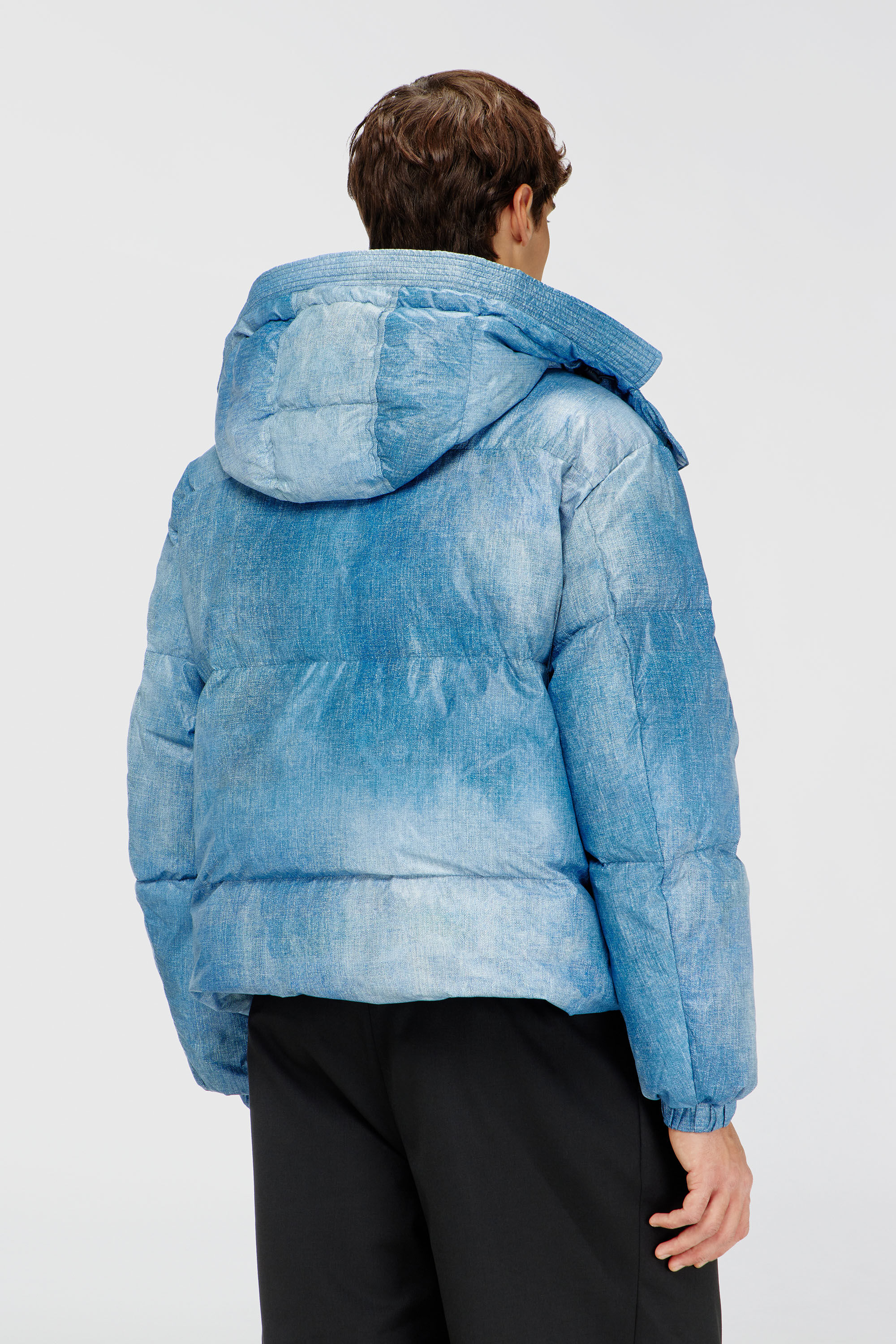 Diesel - W-ROLLY-WRD-BFBN, Doudoune &agrave; capuche avec imprim&eacute; effet denim Homme in Bleu - 4