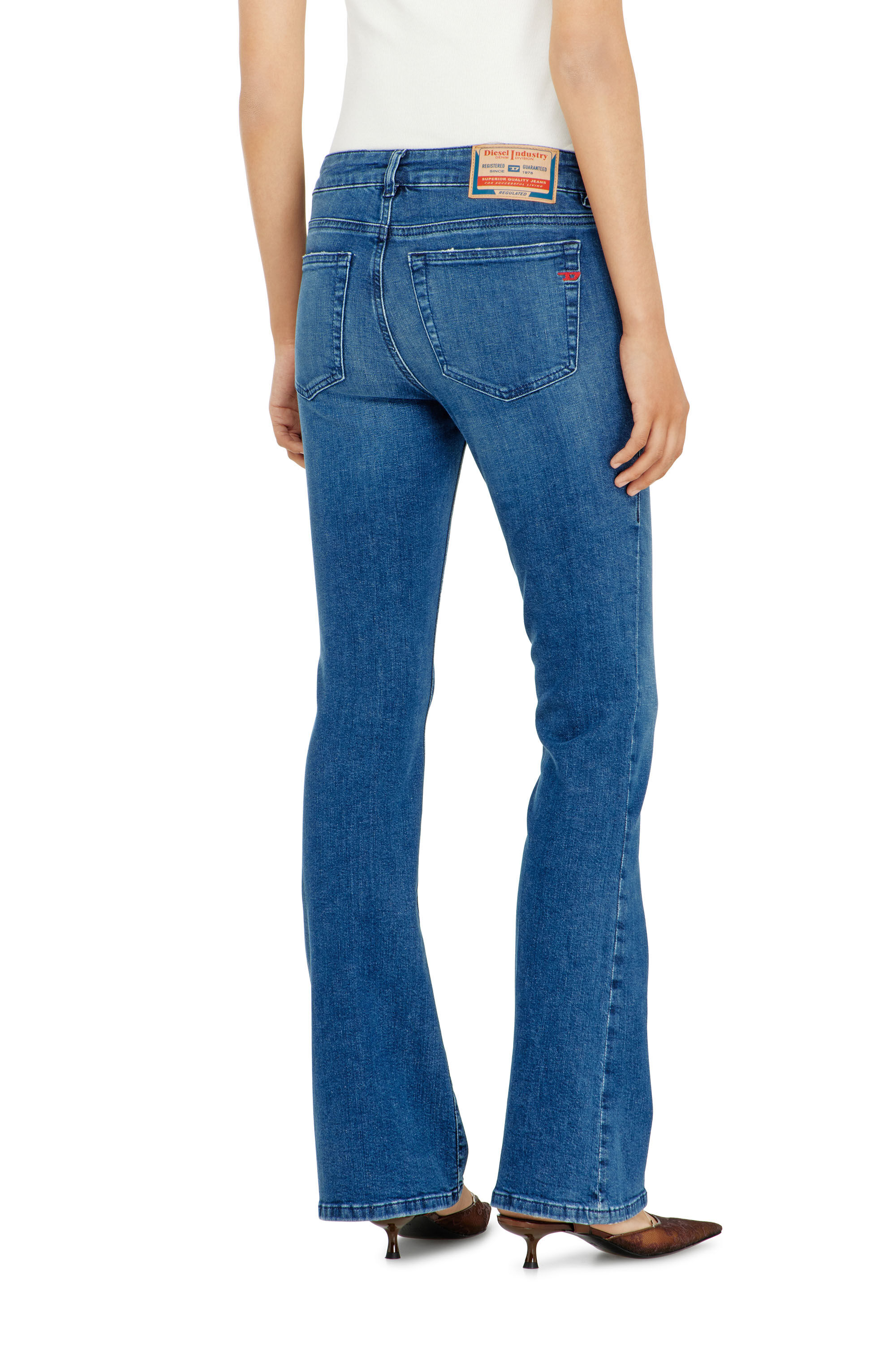 Diesel - Bootcut Jeans 1969 D-Ebbey 0ADBB Donna, Blu medio - Image 5