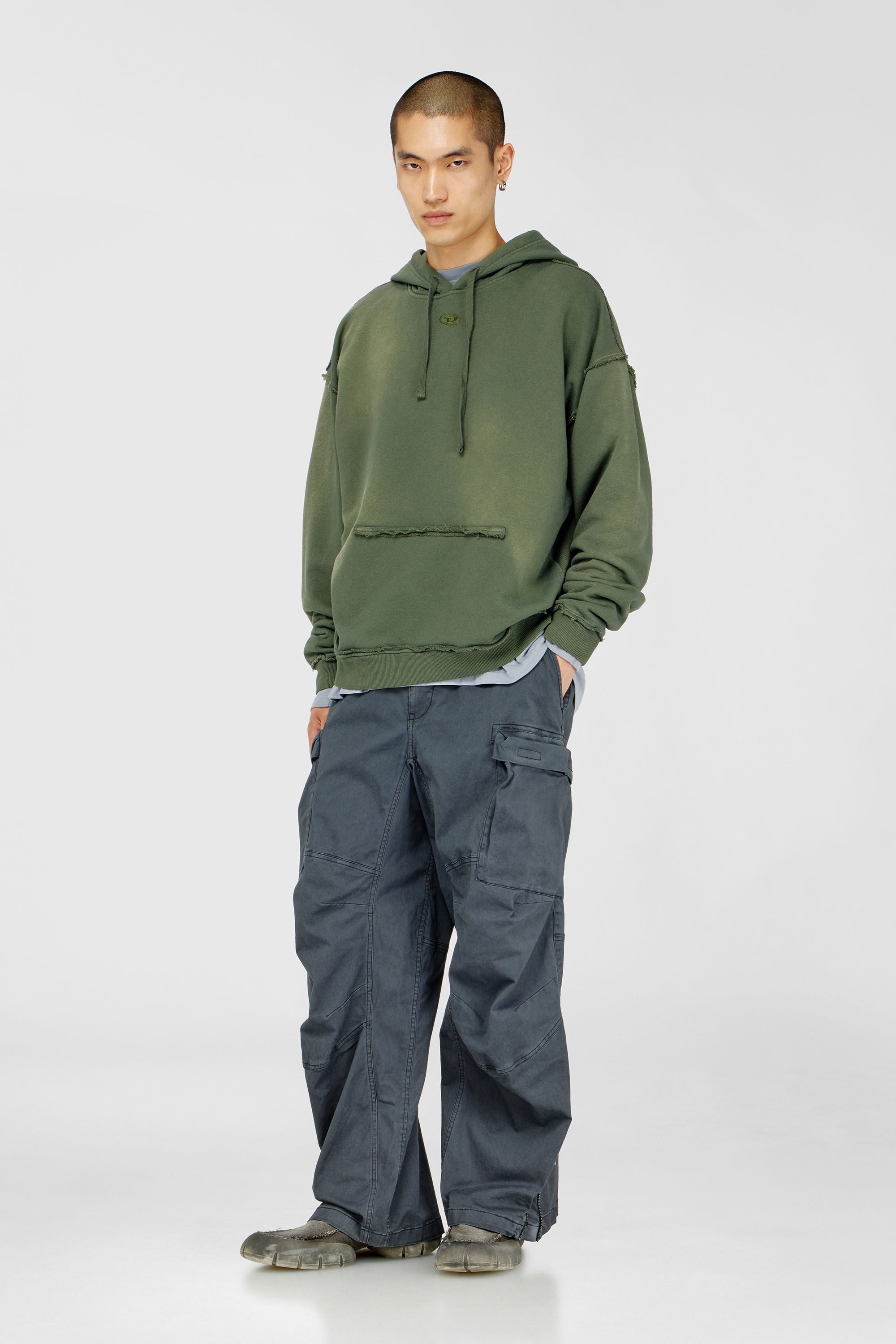 Diesel - S-POCK-HOOD, Sweat &agrave; capuche en coton d&eacute;lav&eacute; avec d&eacute;tails effiloch&eacute;s Homme in Vert - 1