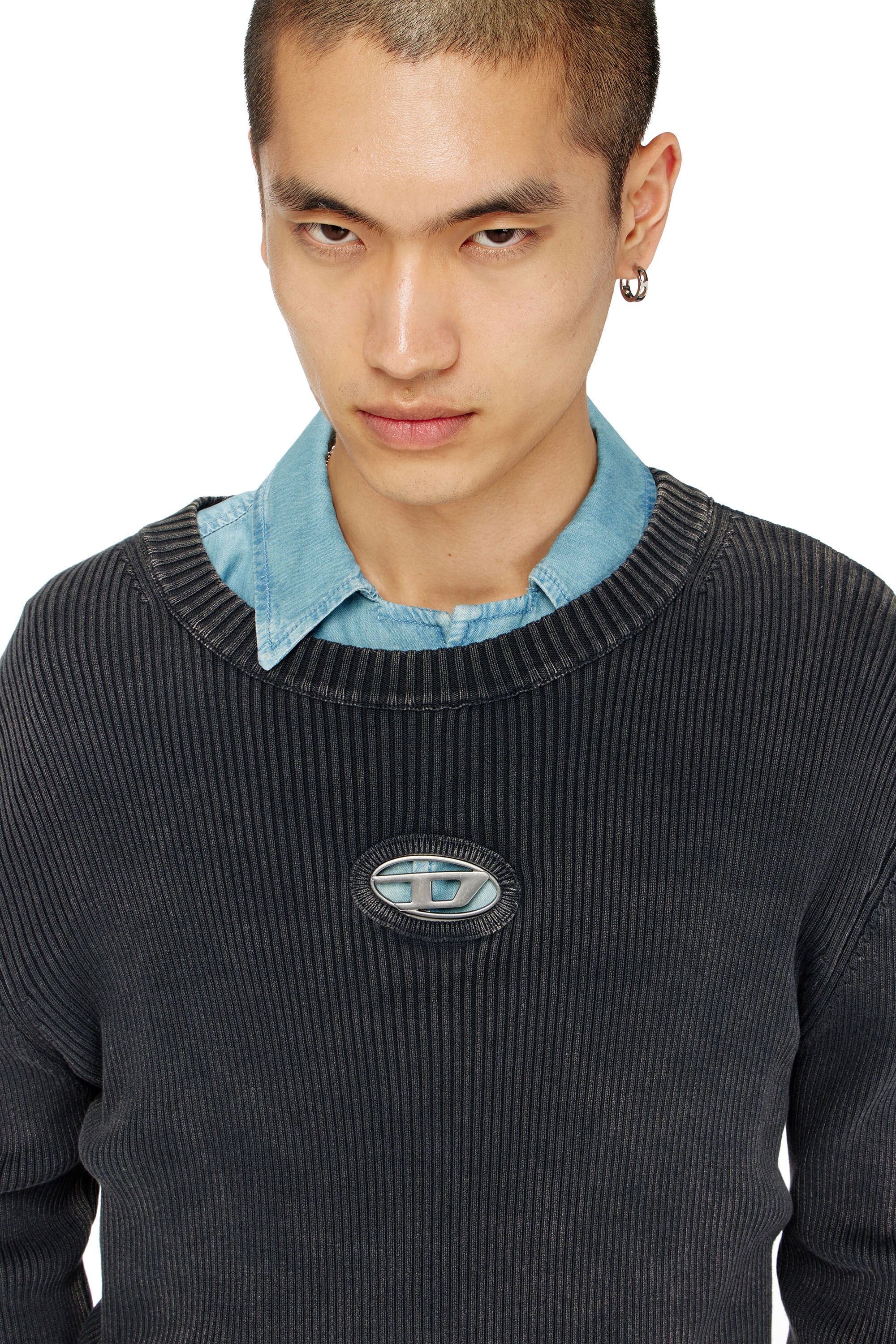 Diesel - K-DARIN-D, Maglia distressed con logo cut-out Uomo in Nero - 5