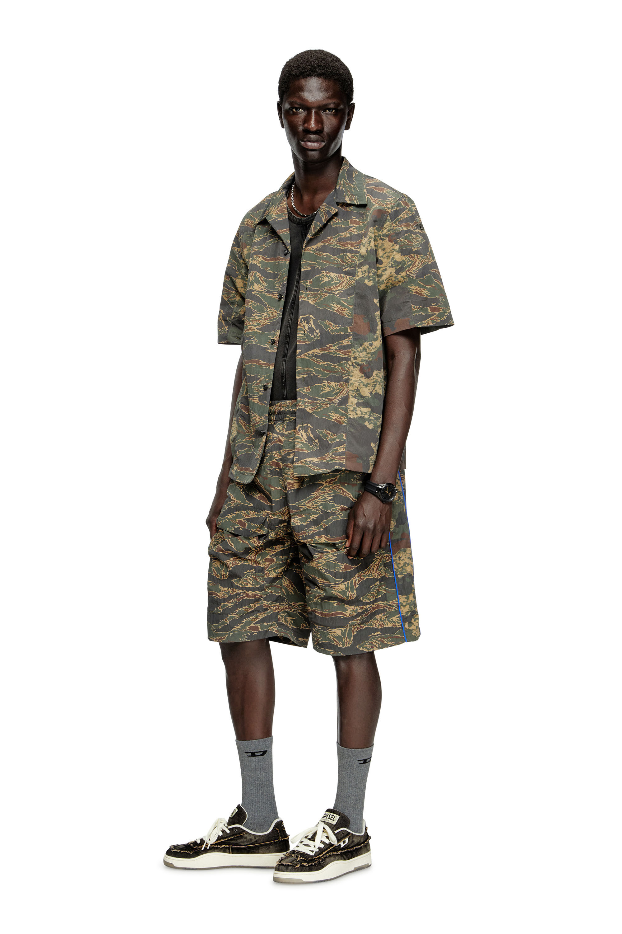 Diesel - P-RAMOS-SHORT-EPBW, Short cargo con stampe camouflage Uomo in Verde - 1