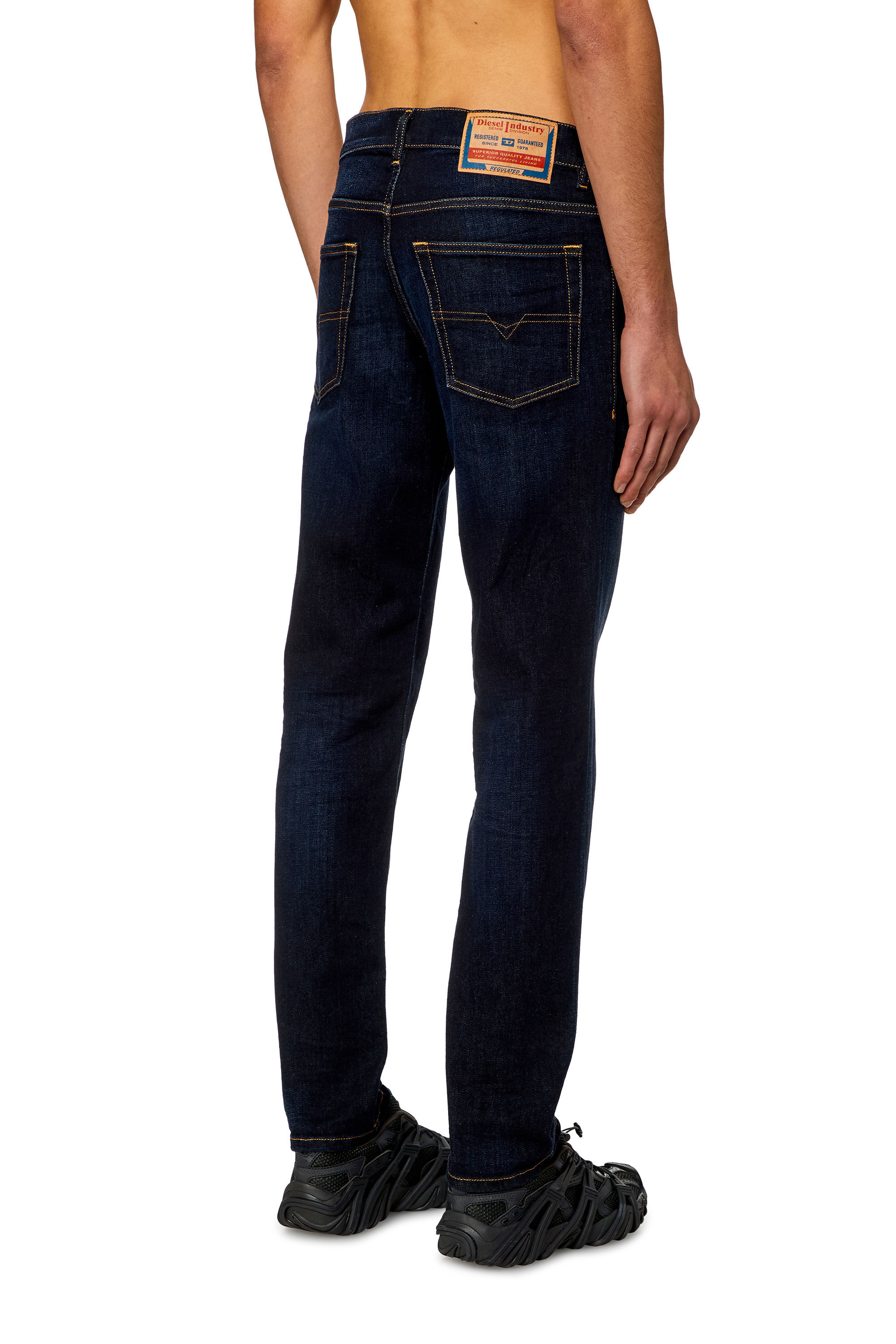 Diesel - Tapered Jeans 2023 D-Finitive 009ZS, Bleu Foncé - Image 4