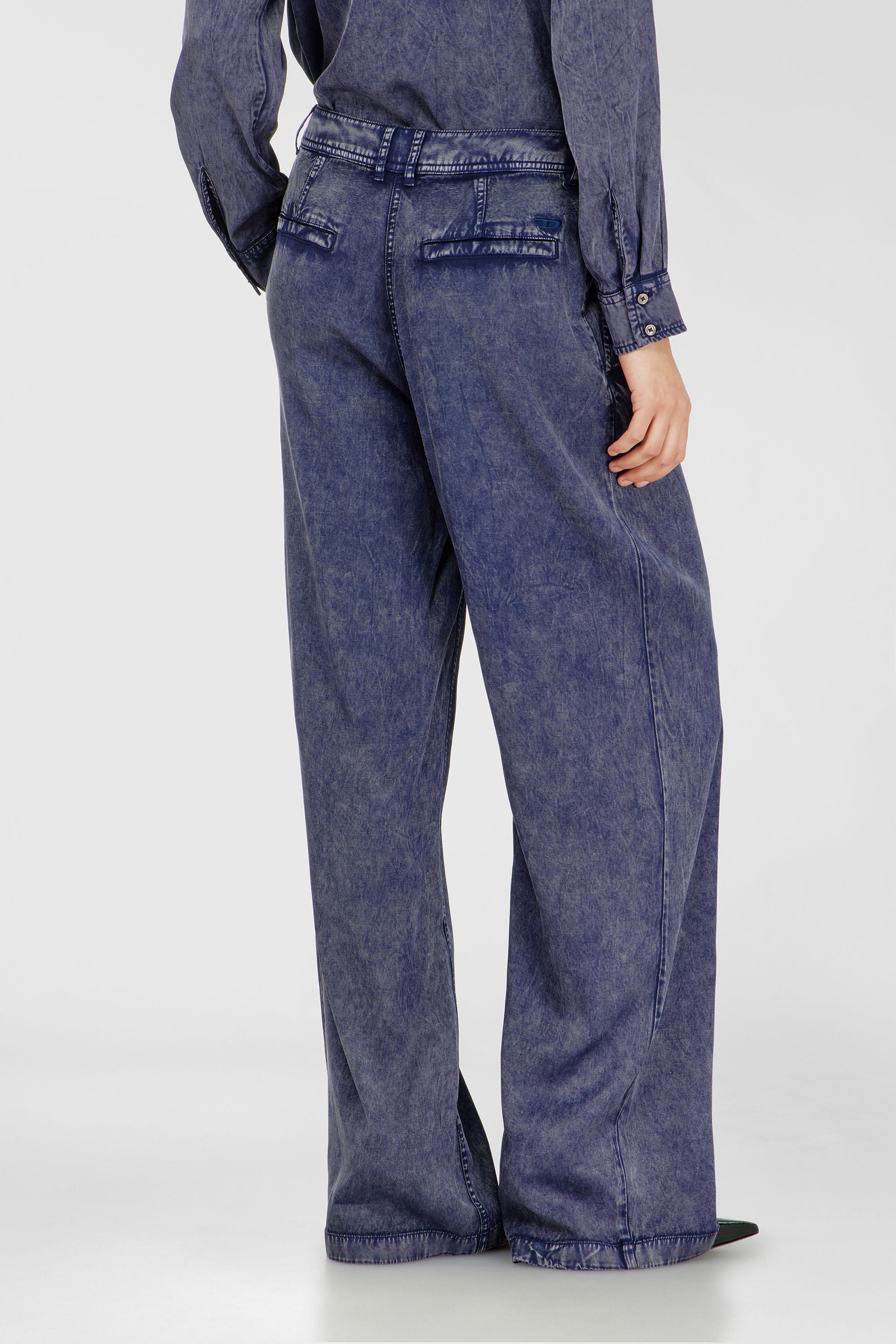 Diesel - P-AUSTINE, Pantaloni wide-leg in viscosa effetto denim Donna in Blu - 4
