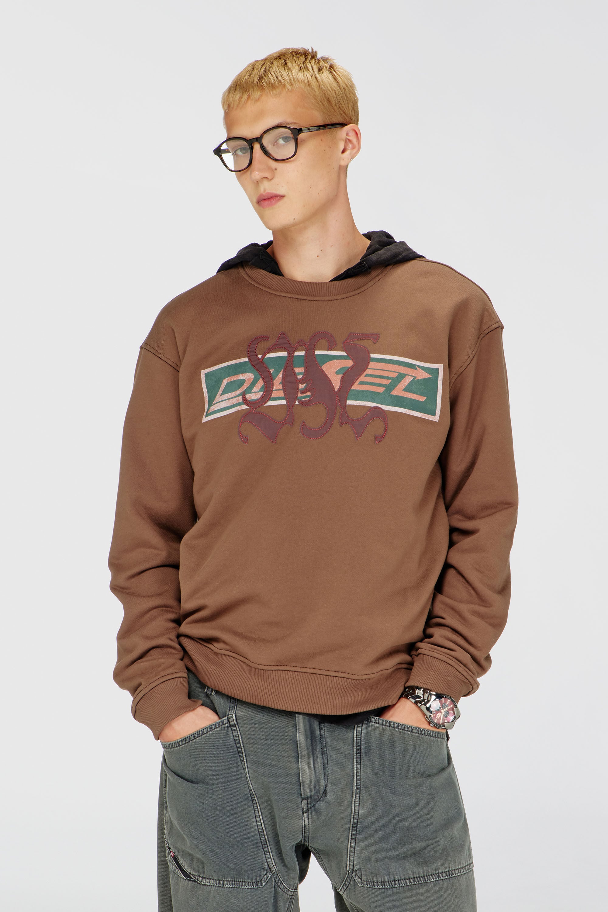 Diesel - S-NORM-AA6, Herren Sweatshirt mit grafischen Prints und patches in Braun - 3