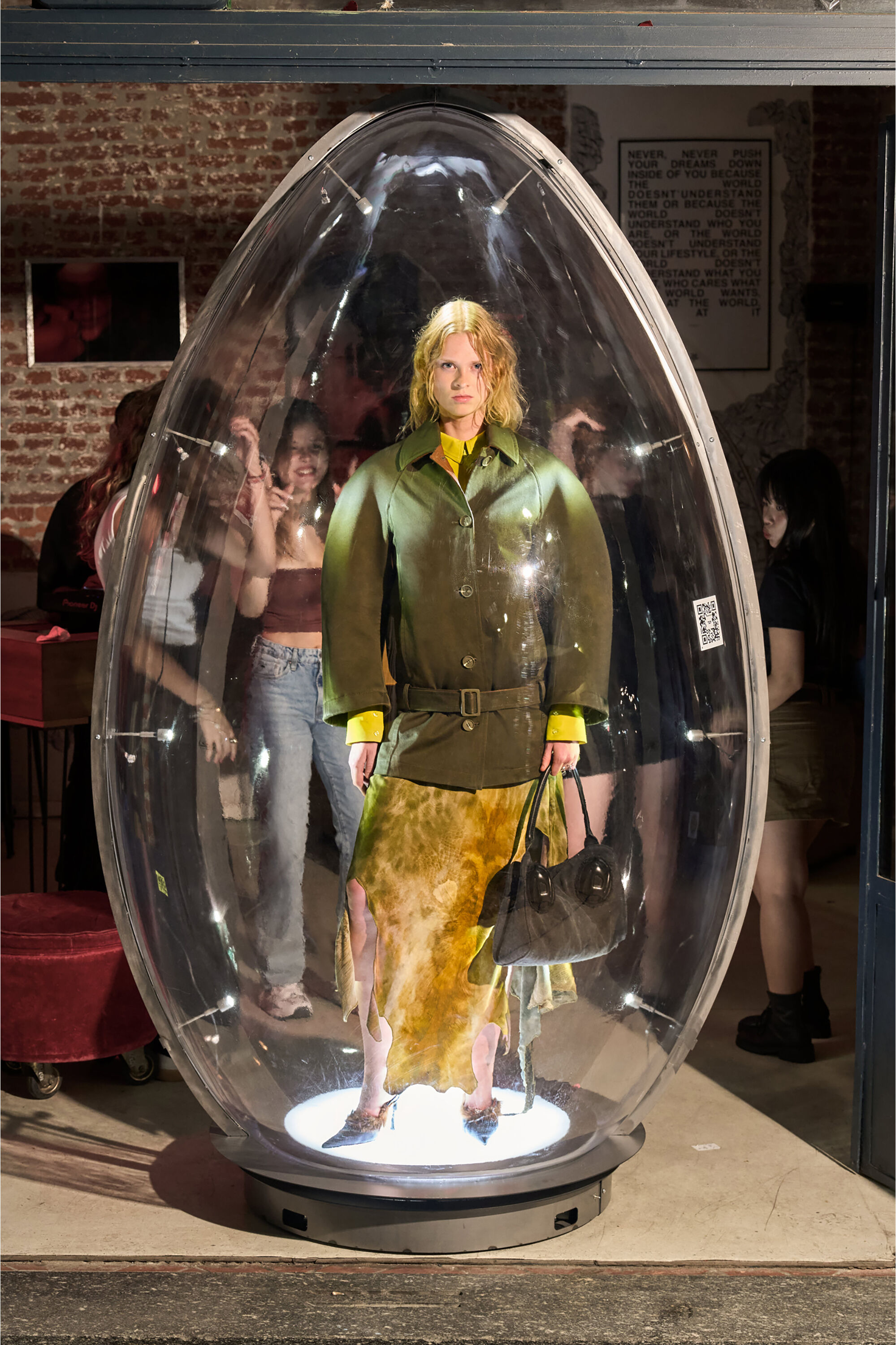 Diesel - O-TORN, Jupe asym&eacute;trique longue en satin imprim&eacute; Femme in Polychrome - 6