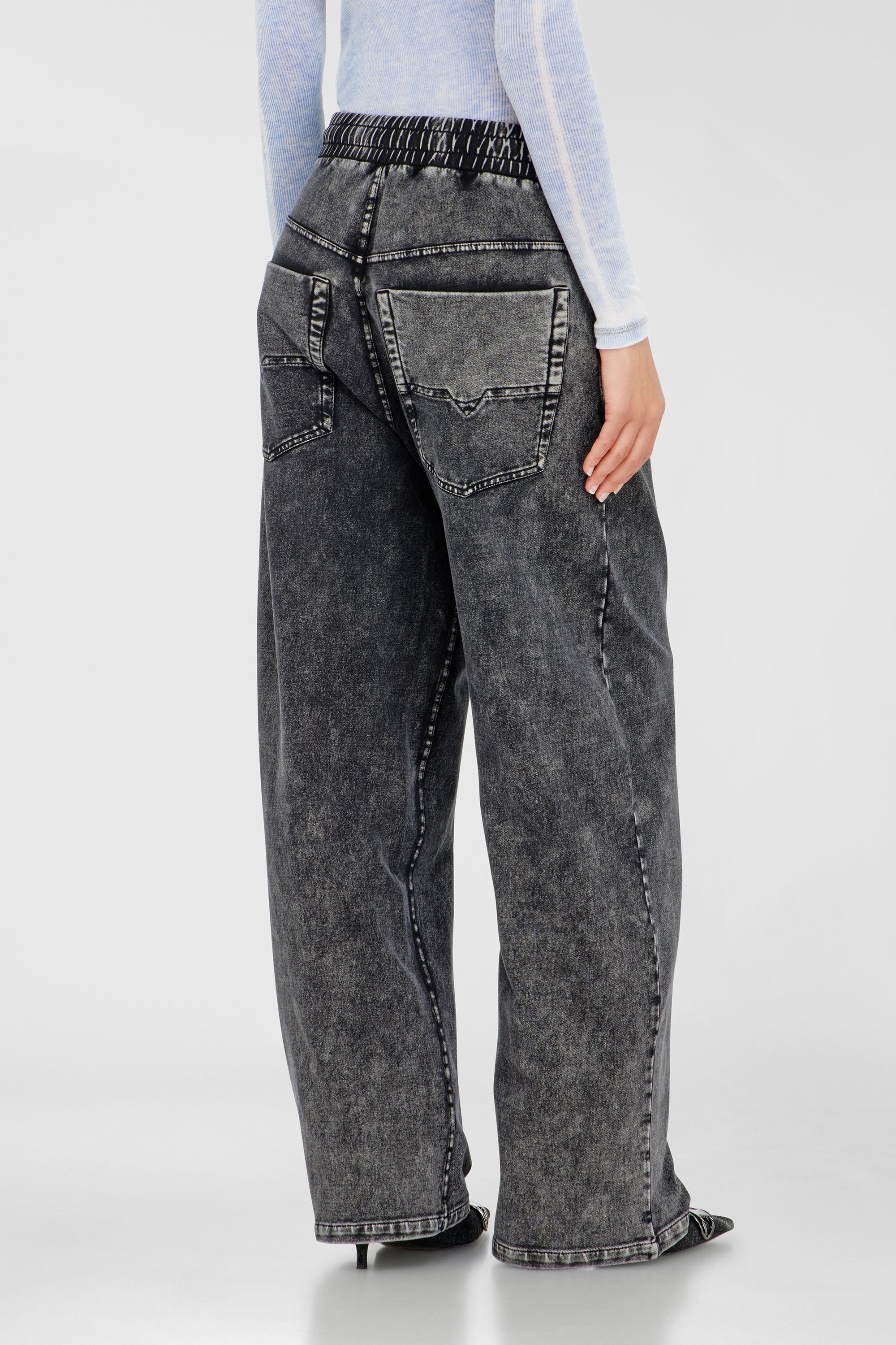 Diesel - P-STUKY, Pantalon de surv&ecirc;tement effet denim Femme in Gris - 4