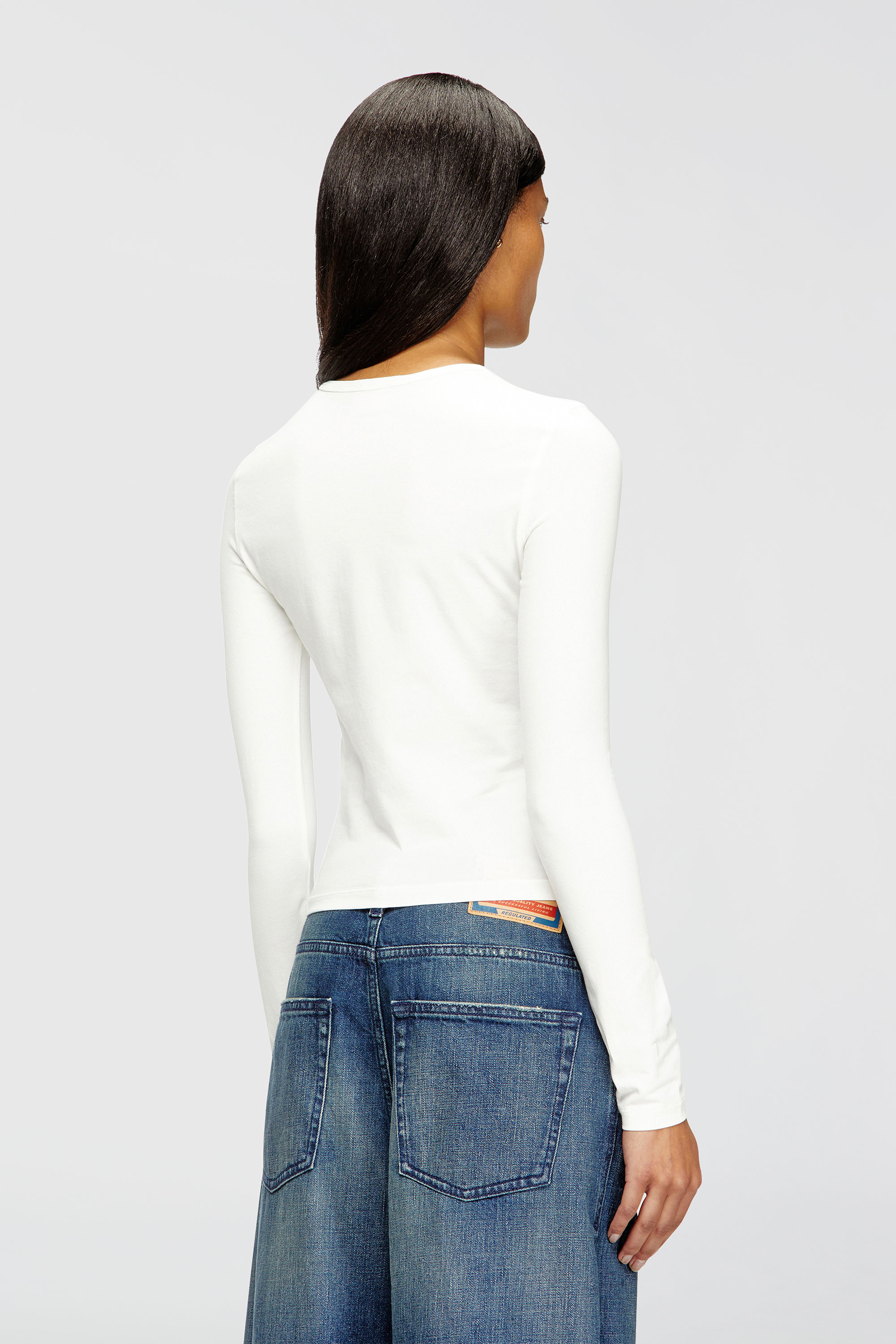 Diesel - T-UNCUTIESLONG-LS-OD, Pull en coton avec logo Oval D Femme in Blanc - 4