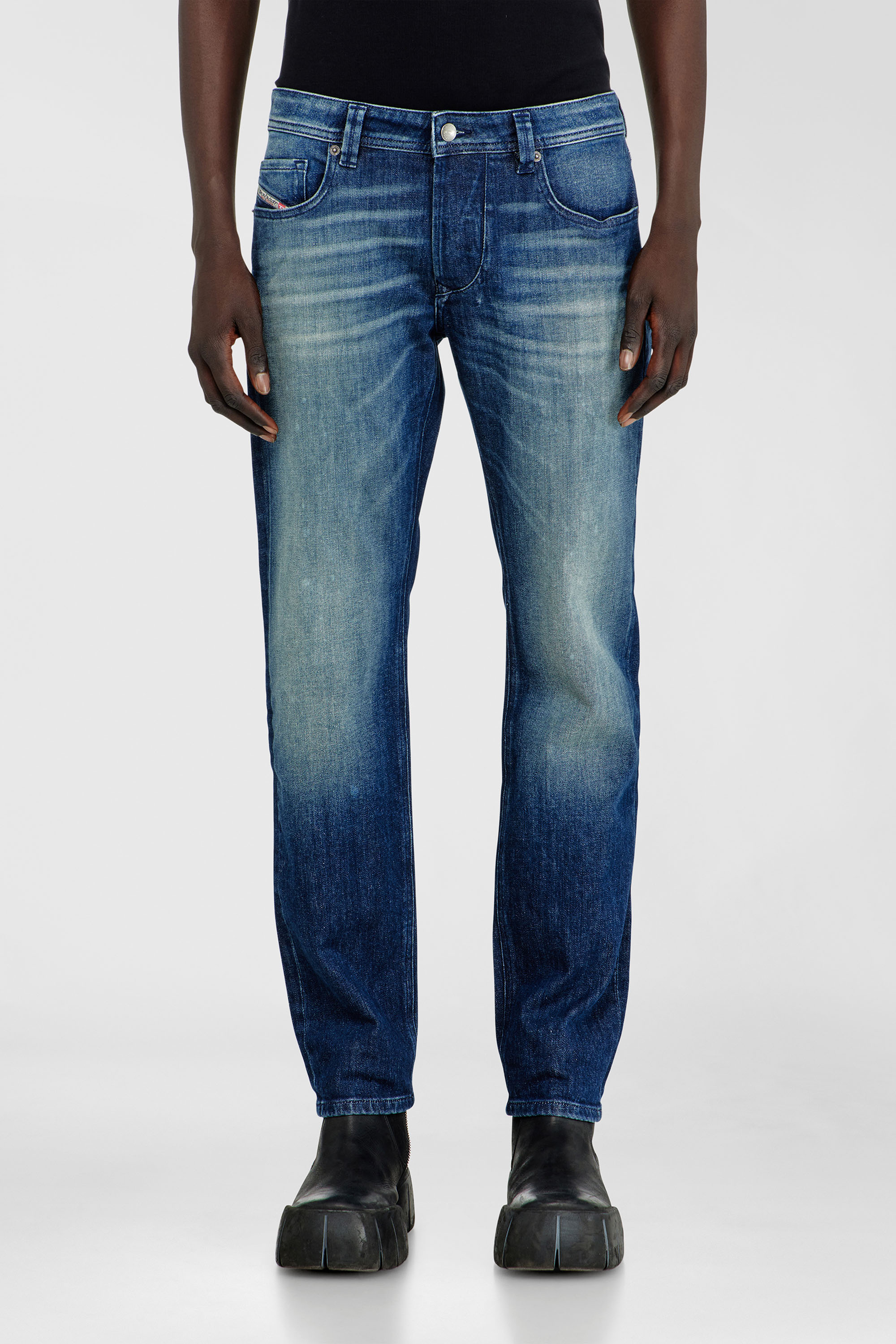Diesel - Regular Jeans 1986 Larkee-Beex 0KBBR Uomo, Blu Scuro - Image 4