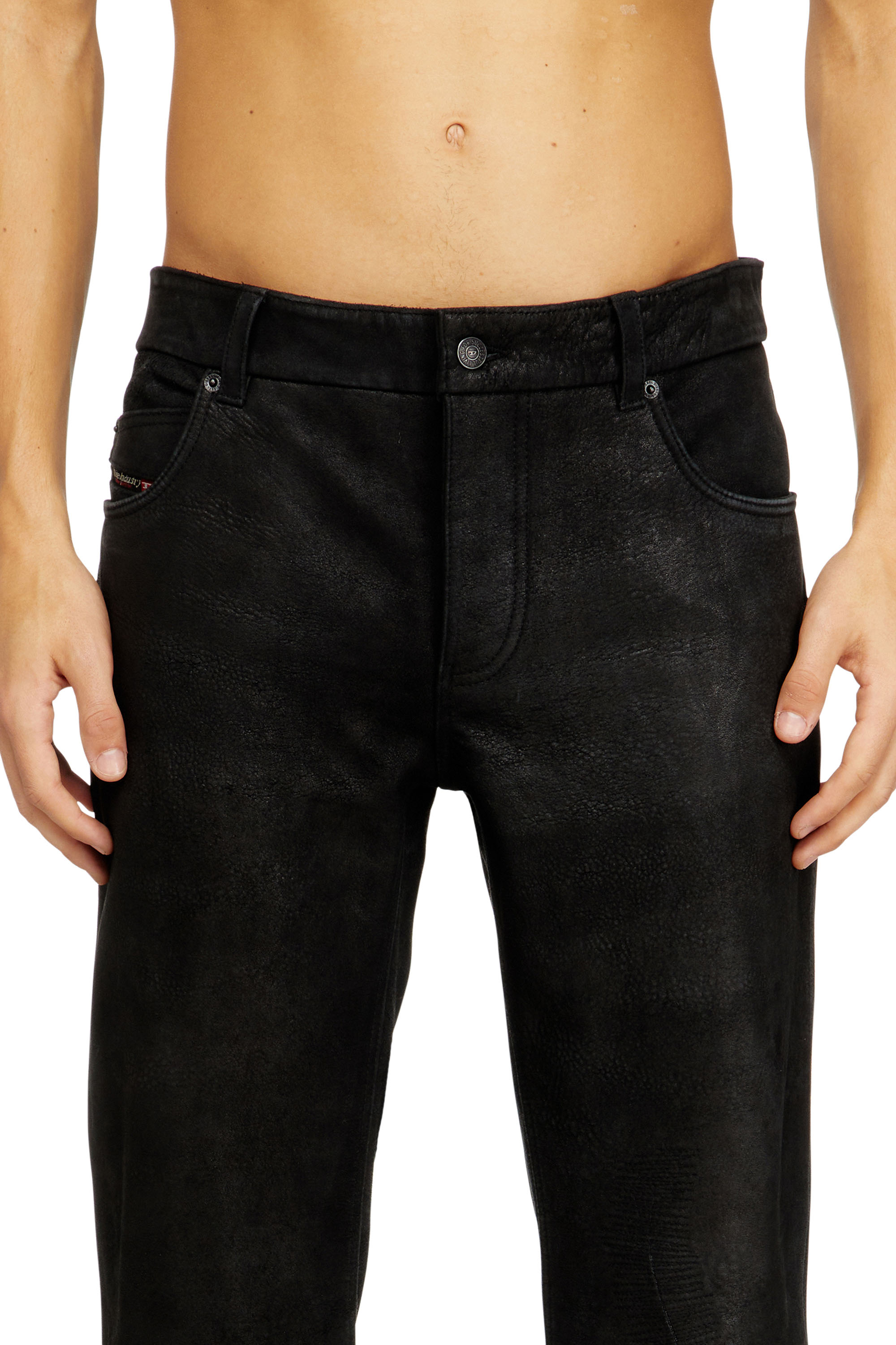 Diesel - P-VYLL-DMBI, Pantaloni in pelle effetto jeans Uomo in Nero - 4