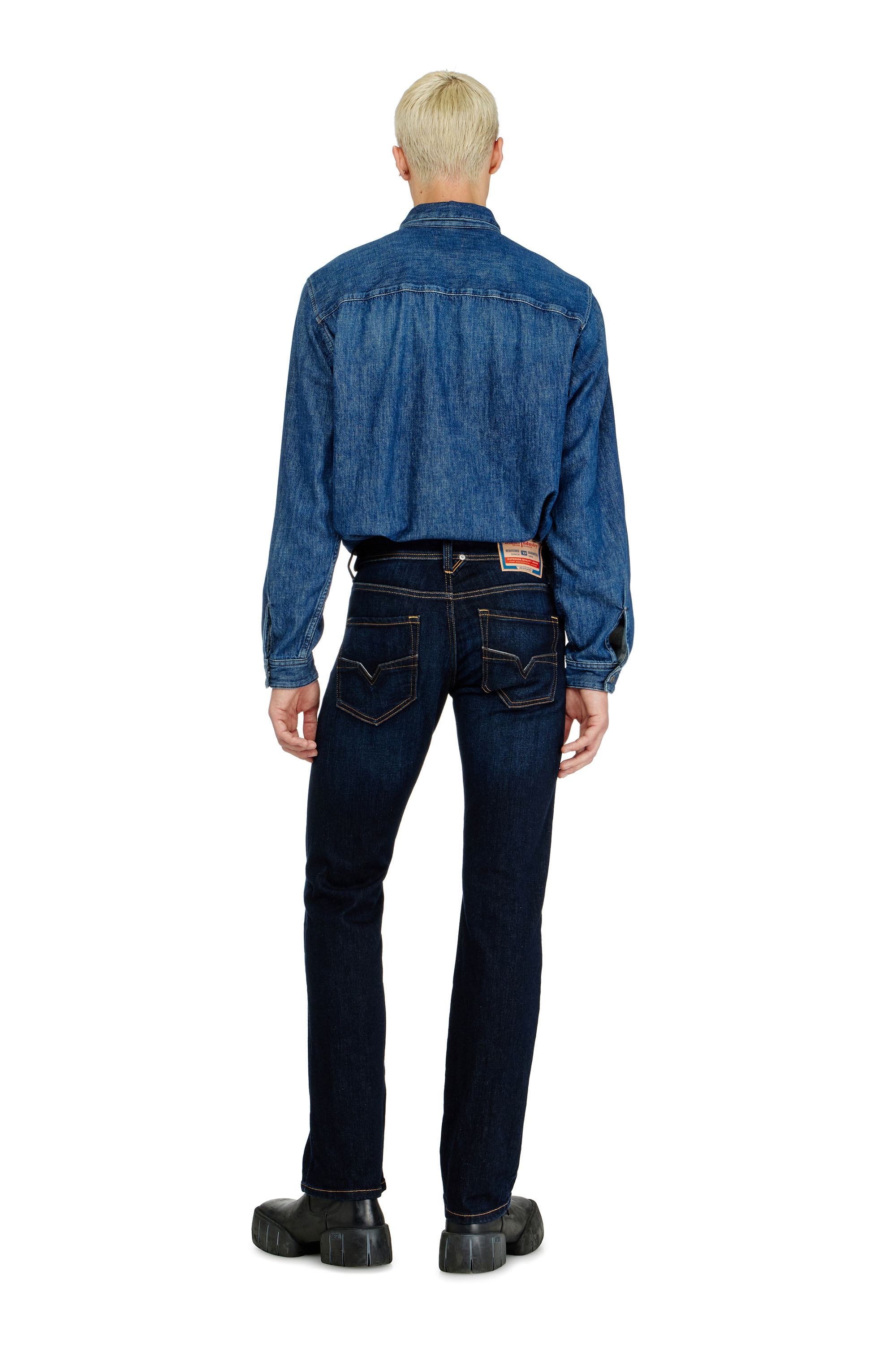 Diesel - Regular Jeans 1985 Larkee 09Q15 Uomo, Blu Scuro - Image 4