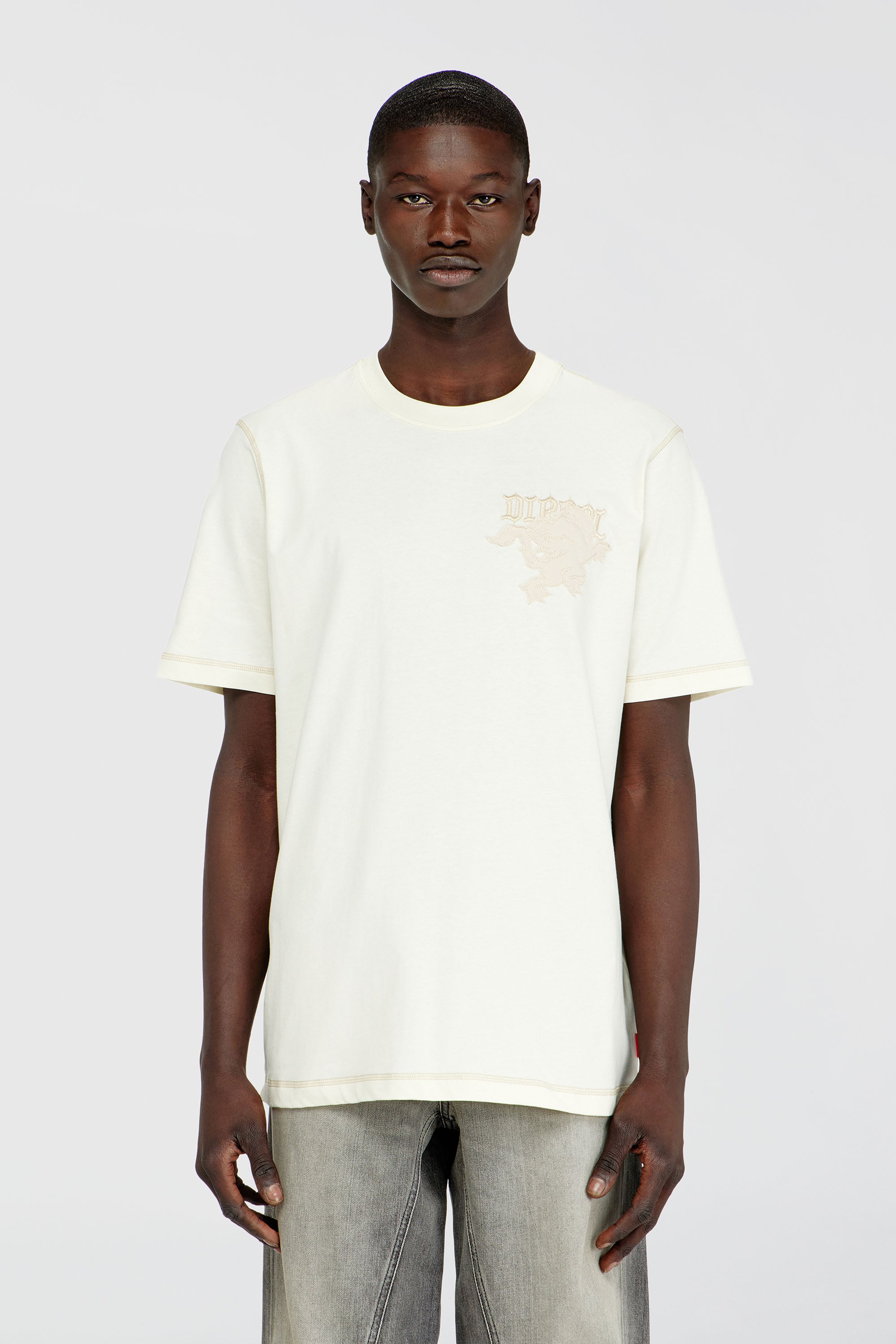 Diesel - T-ADJUST-NOTCH, Herren Regul&auml;res T-Shirt mit besticktem Aufn&auml;her in Wei&szlig; - 1