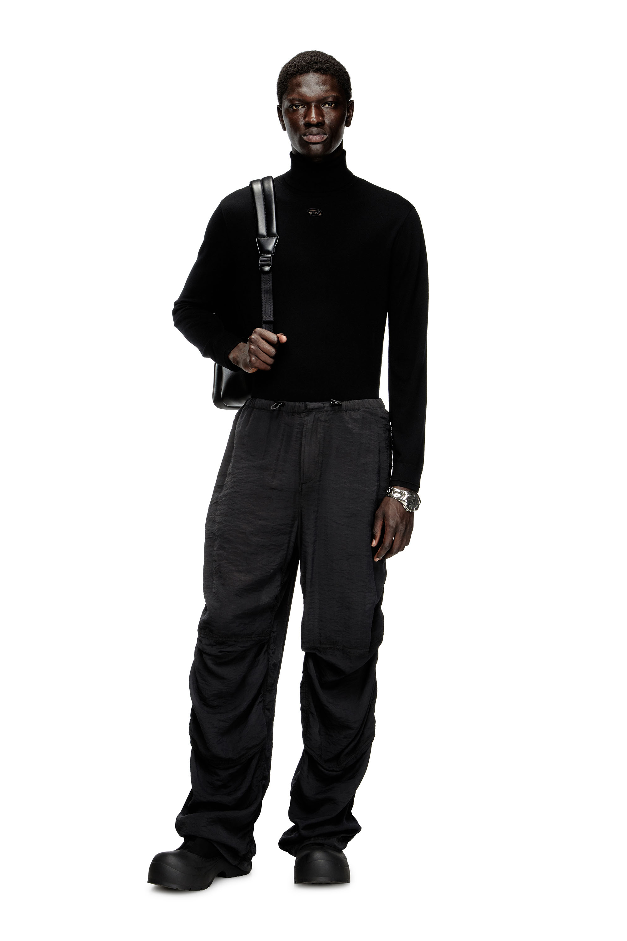 Diesel - K-VARTA, Dolcevita in lana con logo cut-out Uomo in Nero - 1