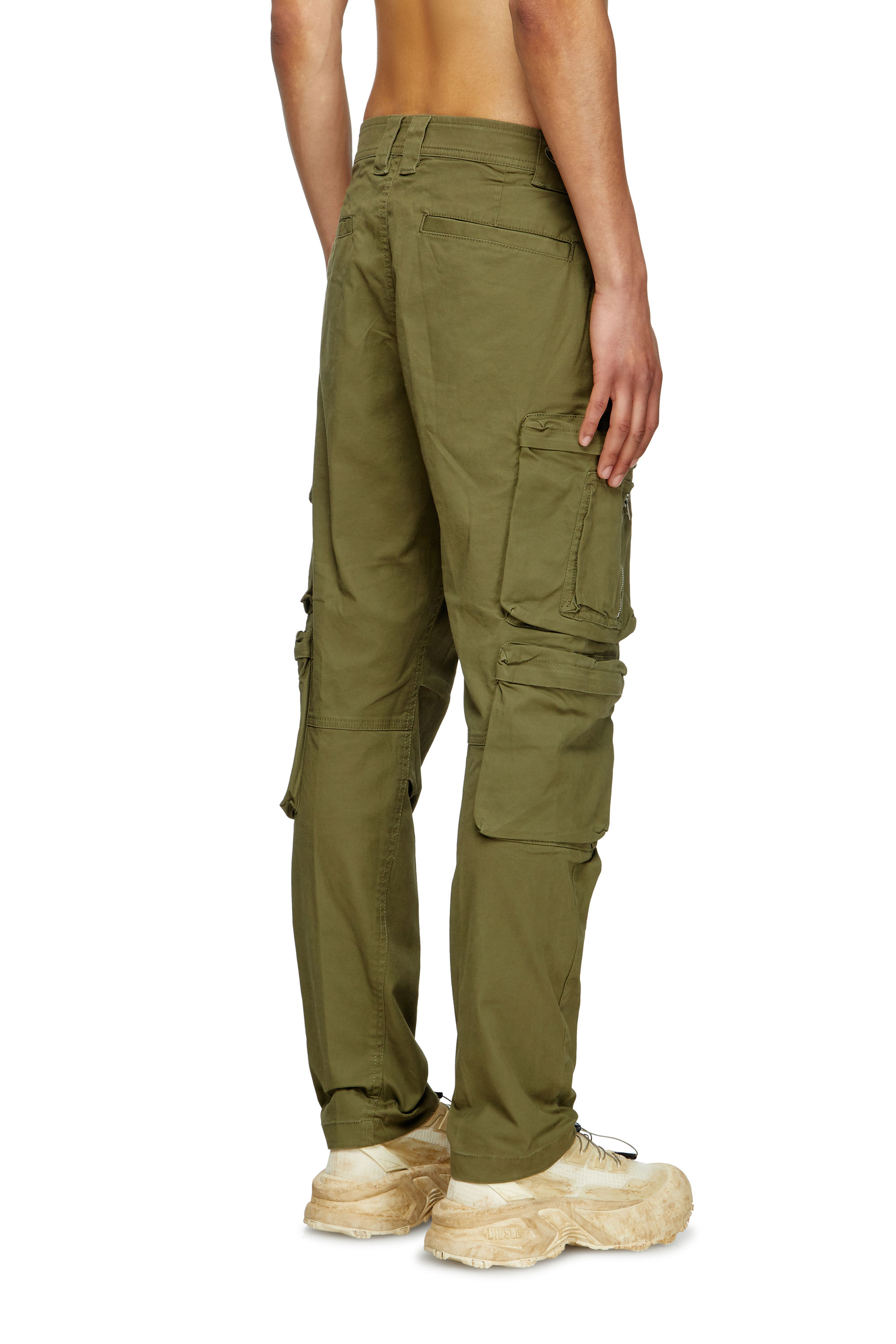 Diesel - P-ARLEM, Pantaloni cargo con tasca zip Uomo in Verde - 4