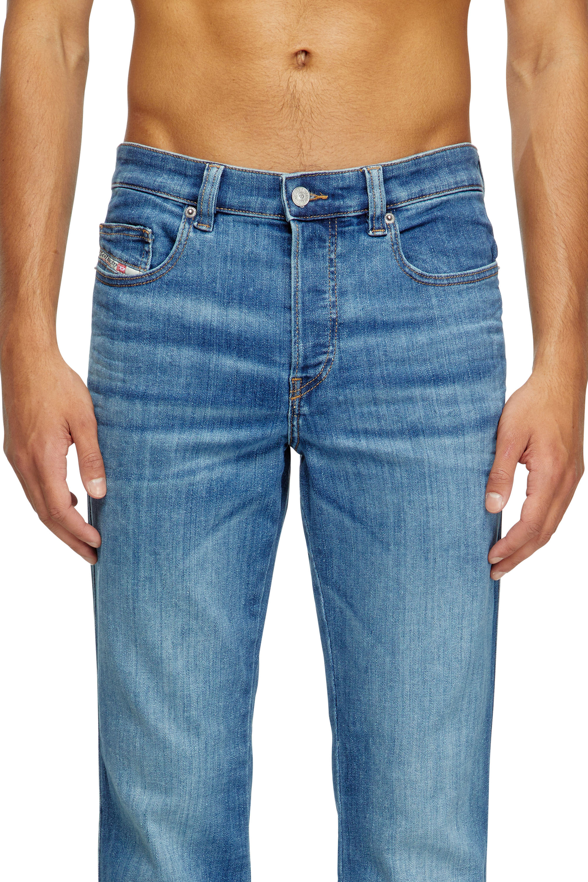 Diesel - Bootcut Jeans 1998 D-Buck 0GRDP Uomo, Blu medio - Image 4