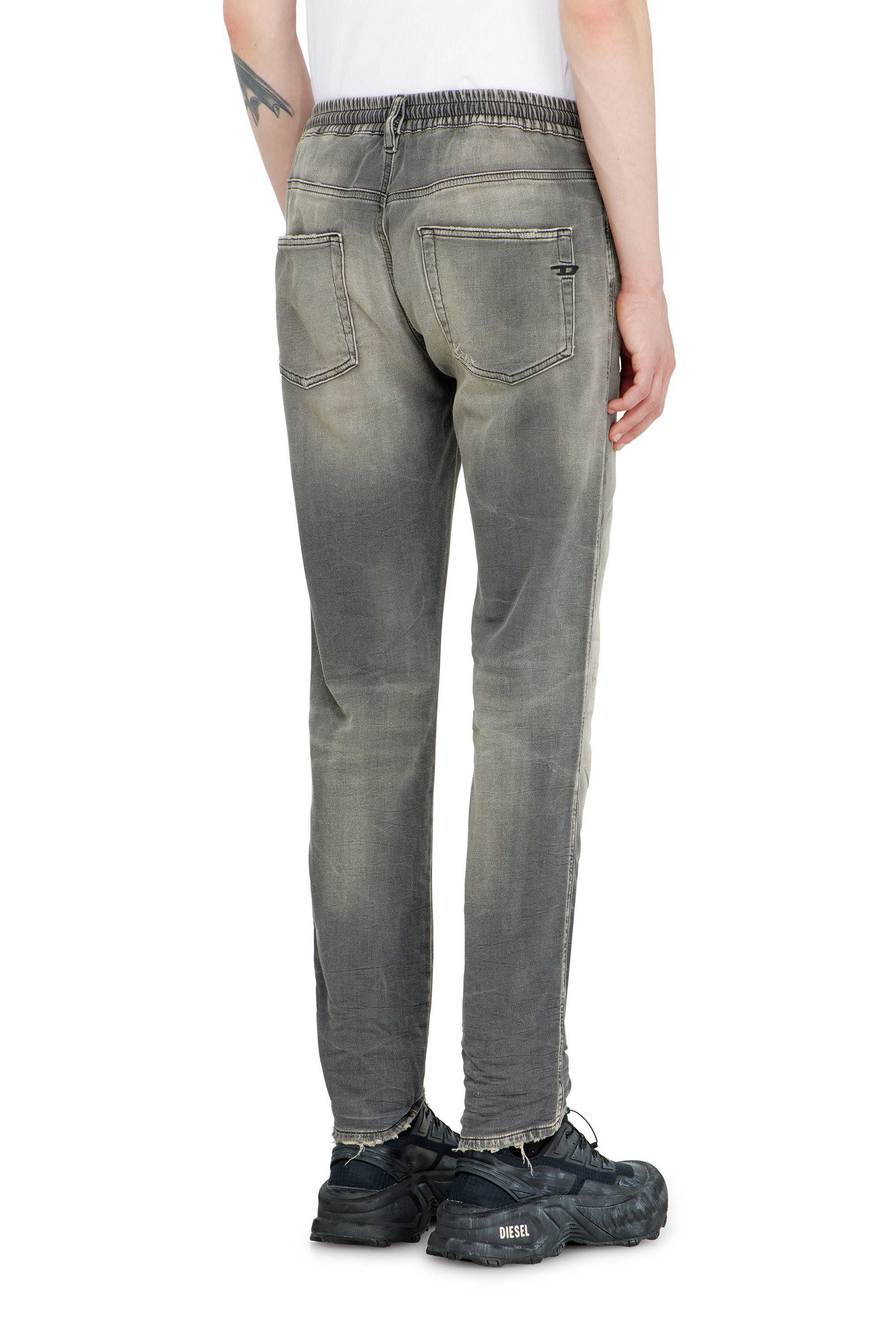 Diesel - Slim 2062 D-Strukt Joggjeans&reg; 068UH Homme, Gris Clair - Image 3