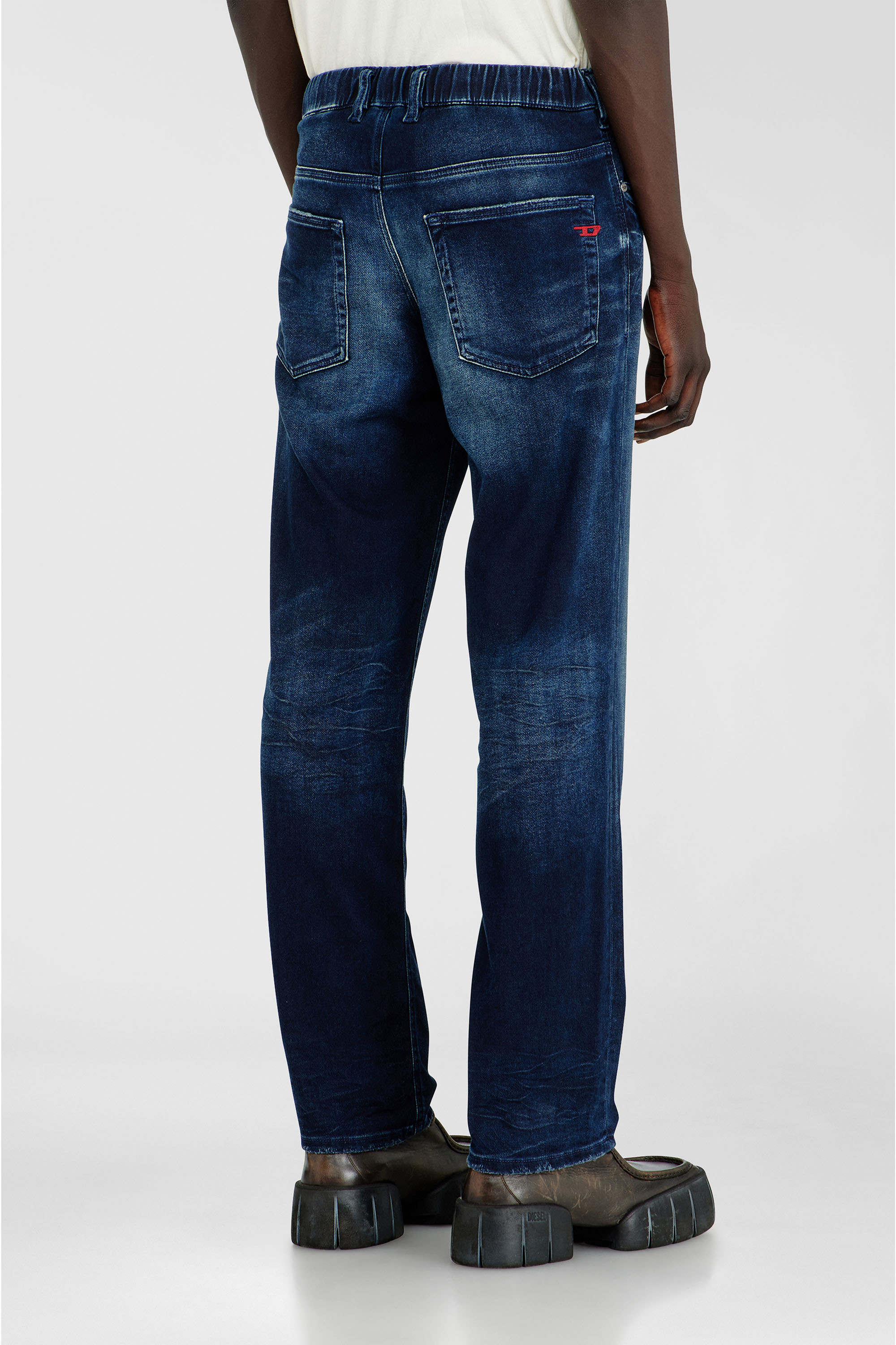 Diesel - Regular 2090 D-Veekley Joggjeans&reg; 09P93 Uomo, Blu Scuro - Image 3