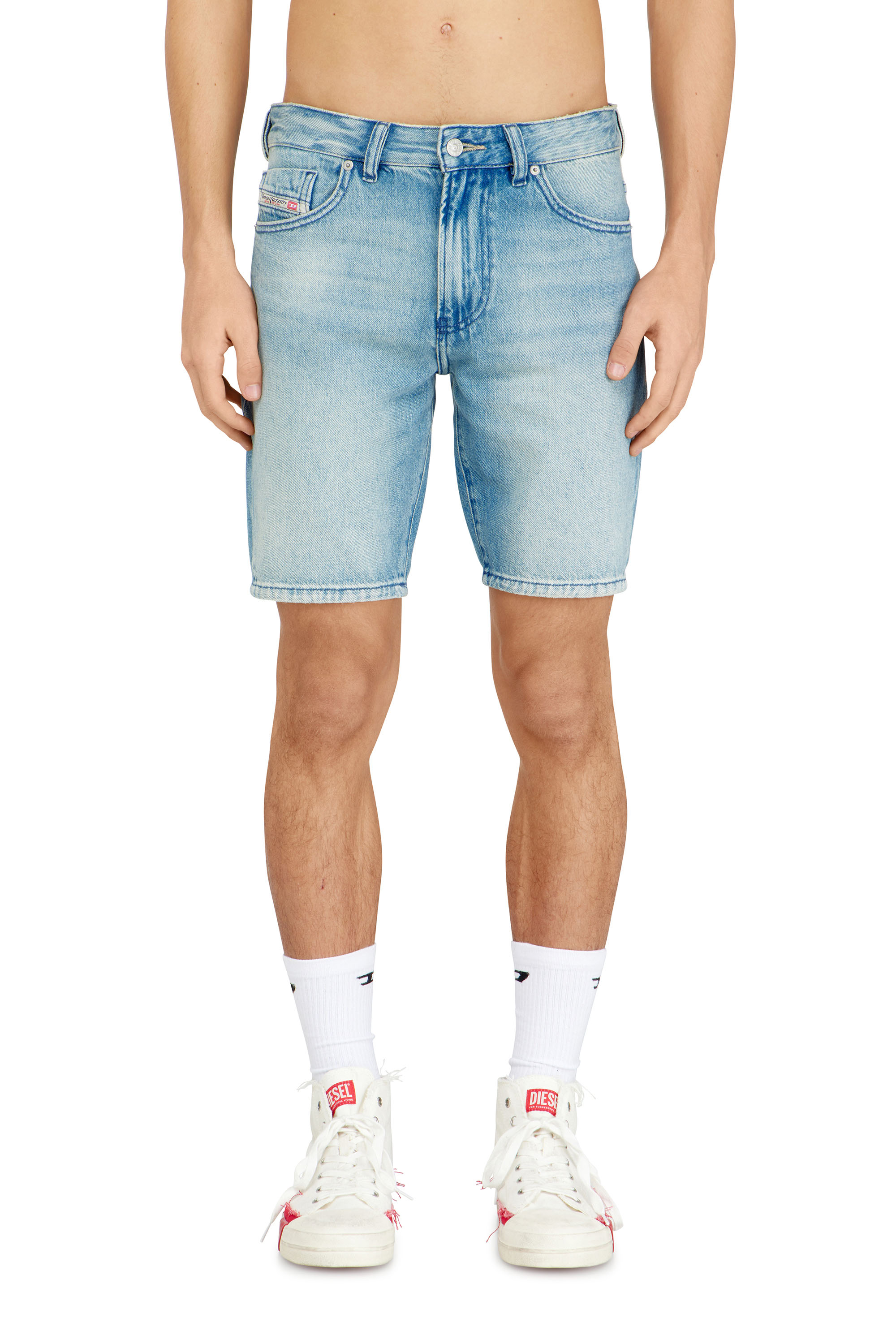 Diesel - D-FIN, Short en jean slim en coton bio Homme in Bleu - 3