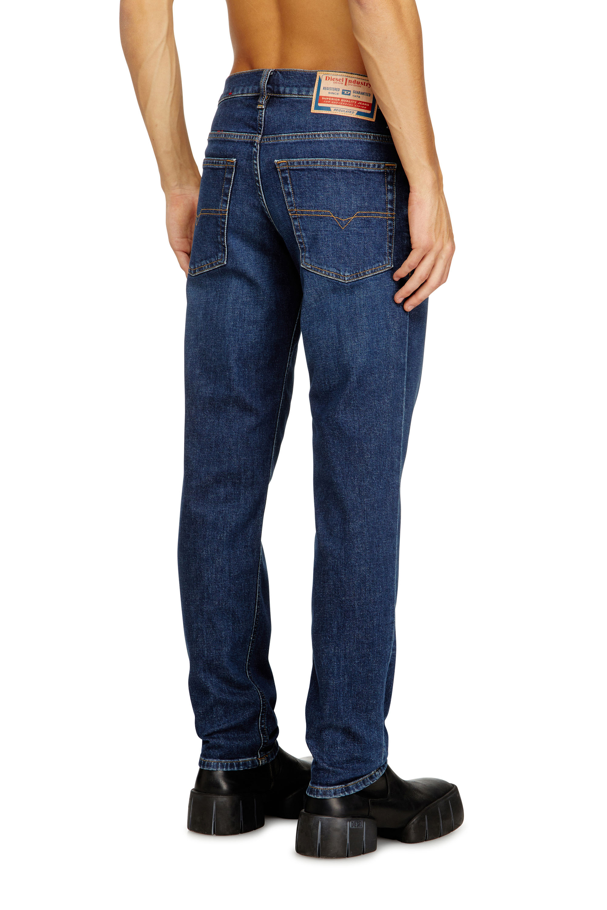 Diesel - Regular Jeans 2023 D-Finitive 0ADBG Uomo, Blu medio - Image 4