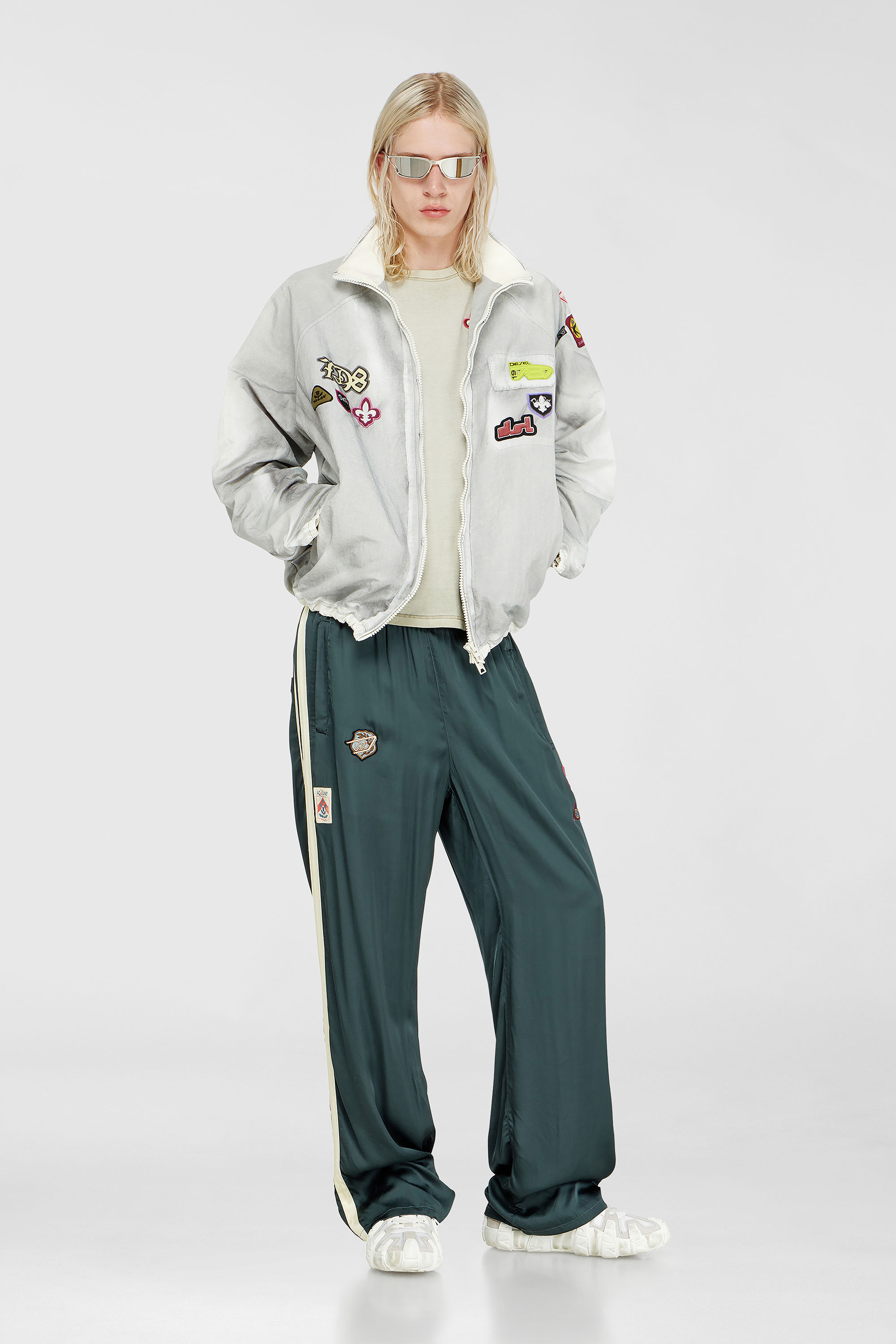 Diesel - J-PATCH, Giacca windbreaker con patch trompe l&rsquo;oeil Uomo in Grigio - 2