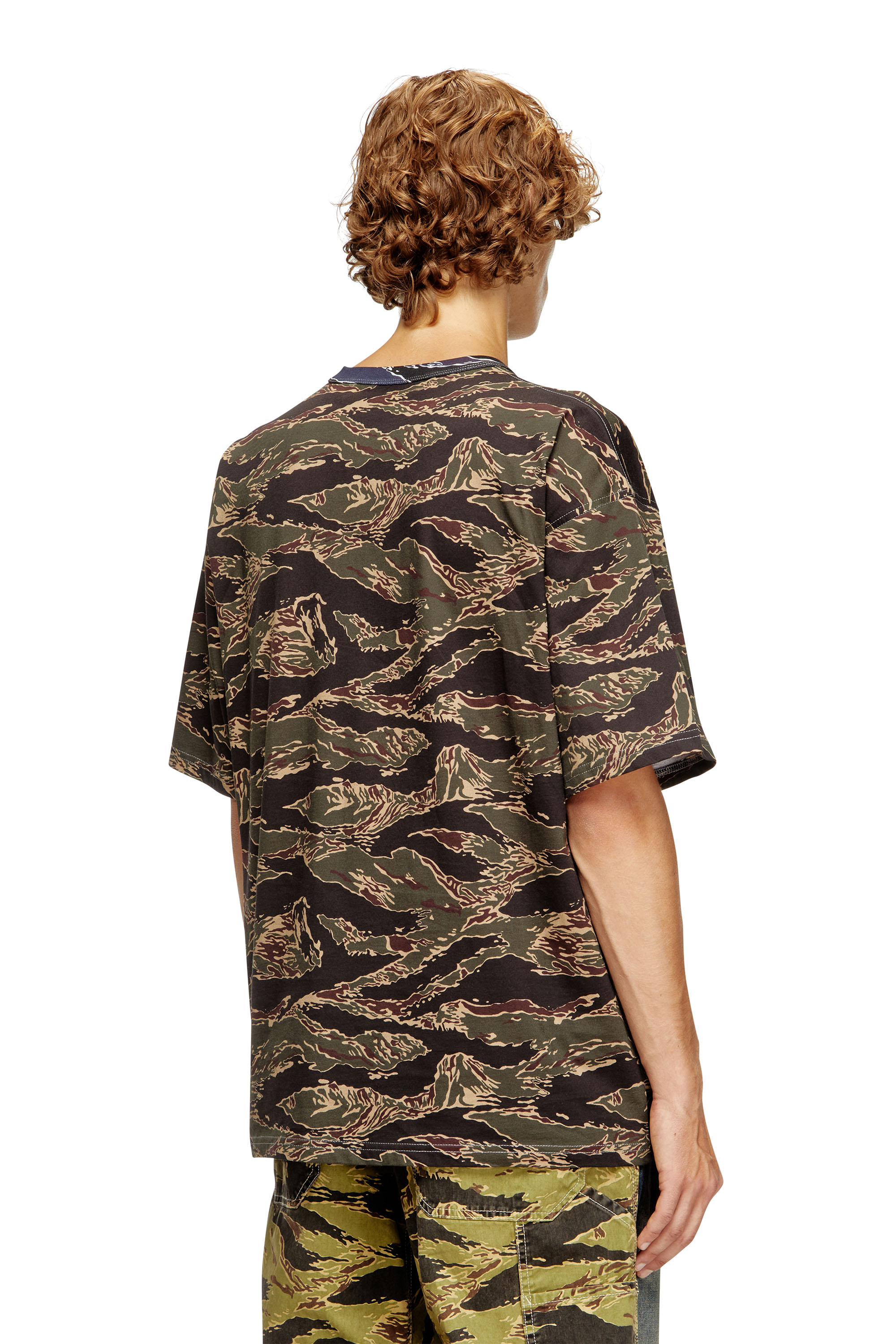 Diesel - T-BOXT-T22, T-shirt con motivo e logo camouflage Uomo in Verde - 4
