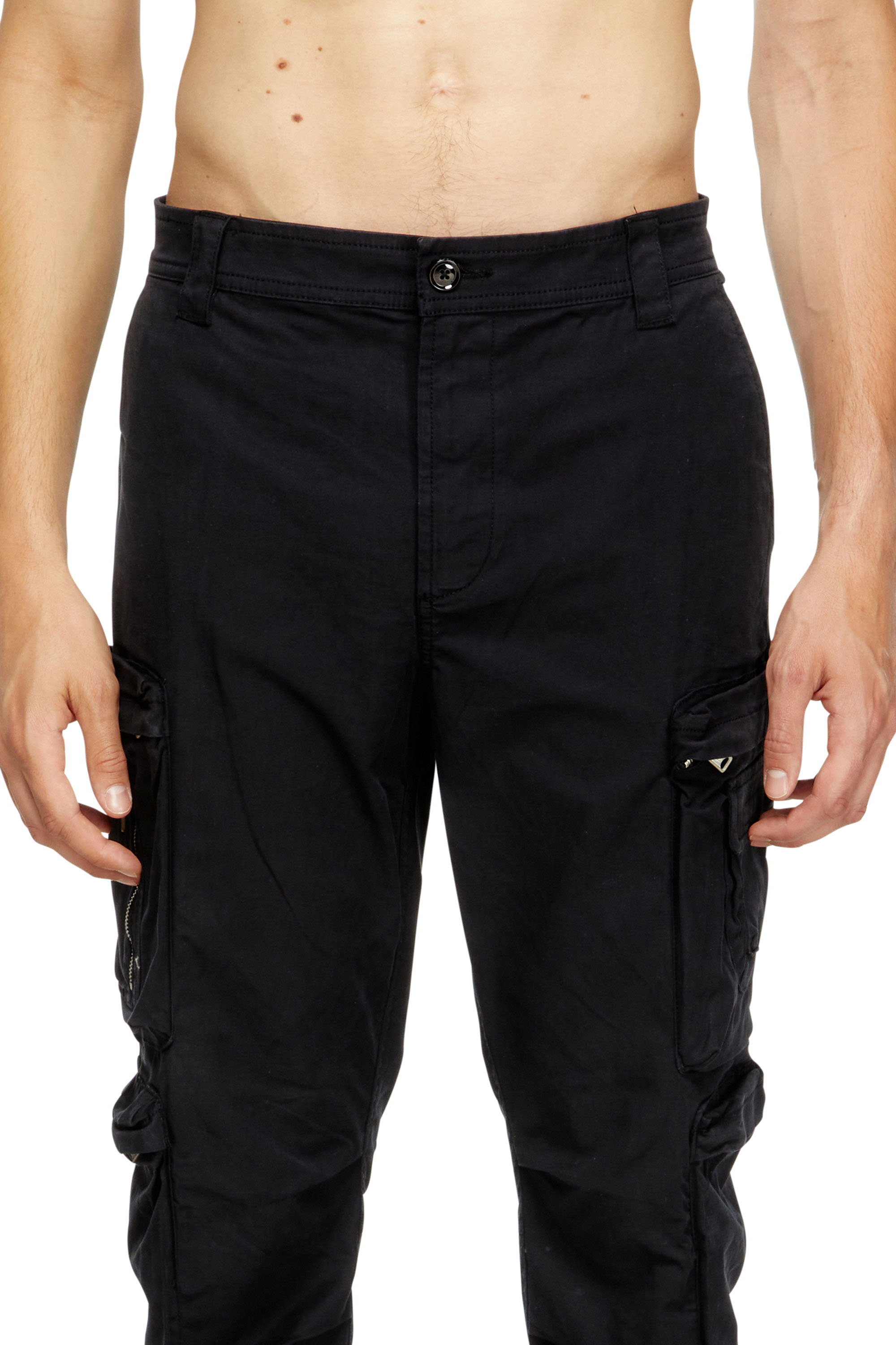 Diesel - P-ARLEM, Pantaloni cargo con tasca zip Uomo in Nero - 5
