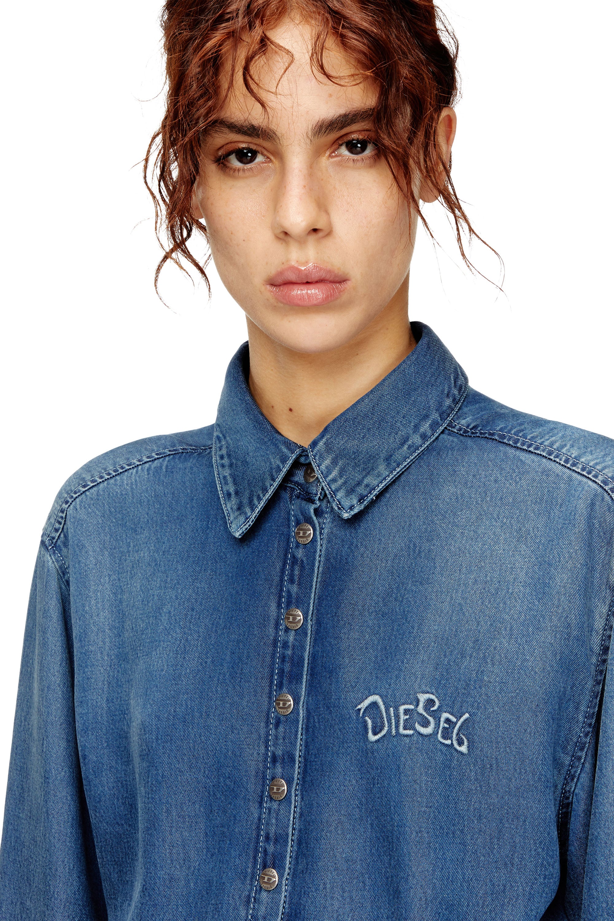Diesel - DE-DREVIA-S, Robe en denim avec broderie au dos Femme in Bleu - 4