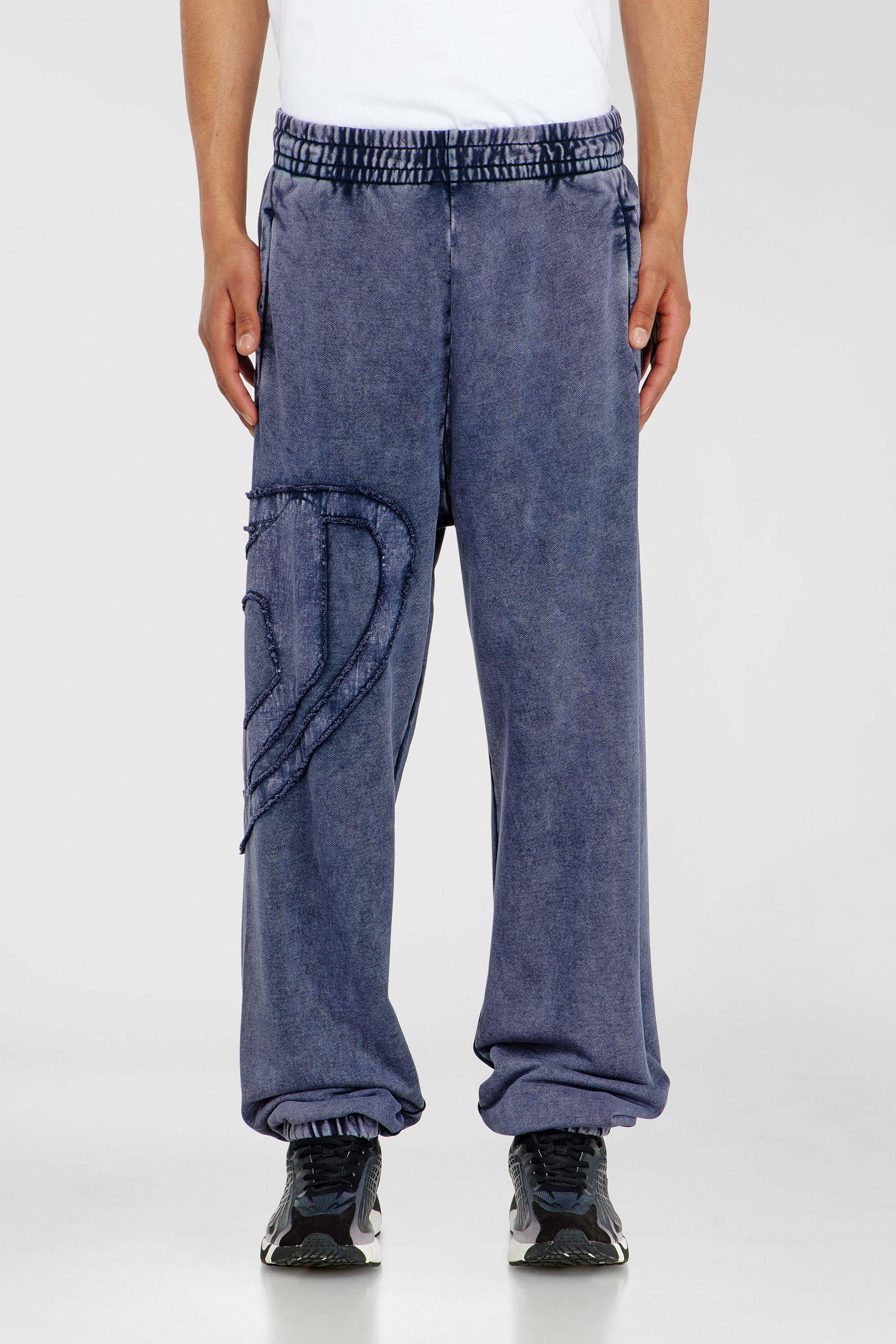 Diesel - P-MARKY-DEN, Herren Jogginghose aus Bio-Baumwolle mit ovalem D-Patch in Indigoblau - 1