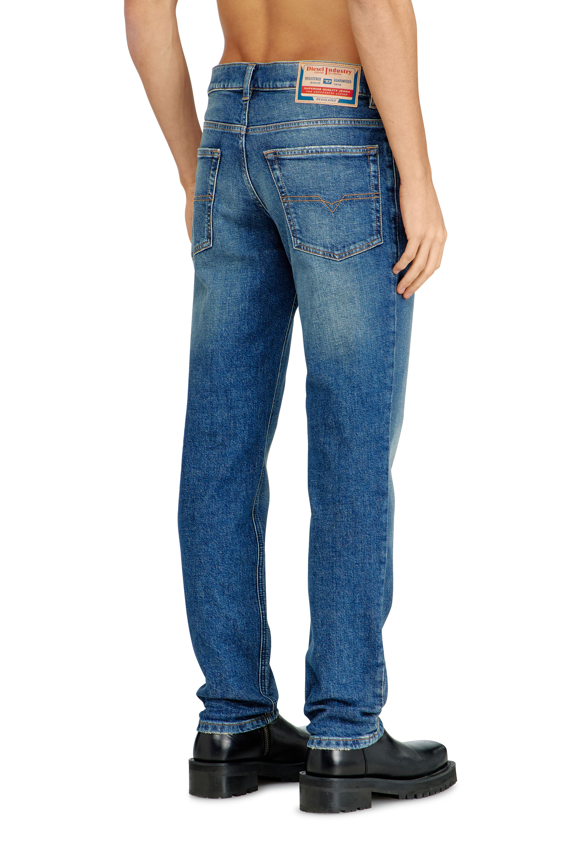 Diesel - Regular Jeans 2023 D-Finitive 0BEBD Homme, Bleu - Image 4