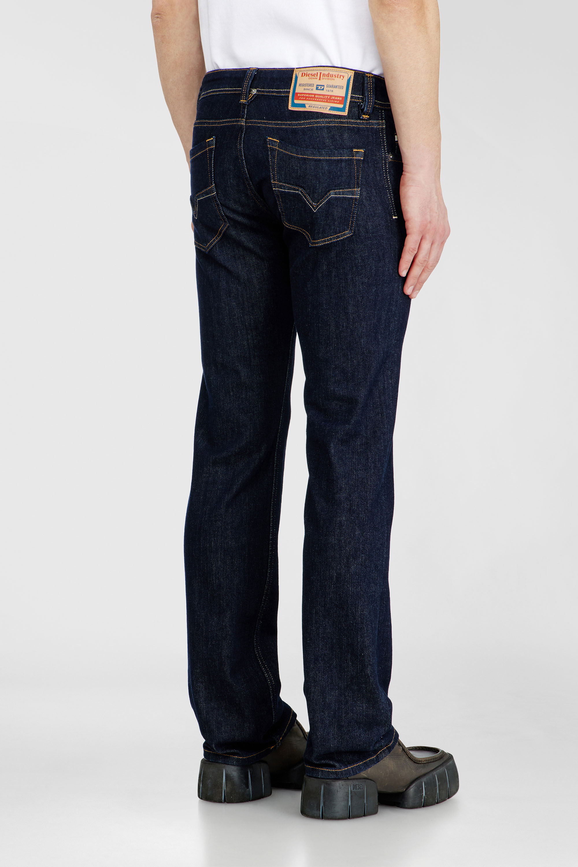 Diesel - Regular Jeans 1985 Larkee 0DBEJ Homme, Bleu Fonc&eacute; - Image 5