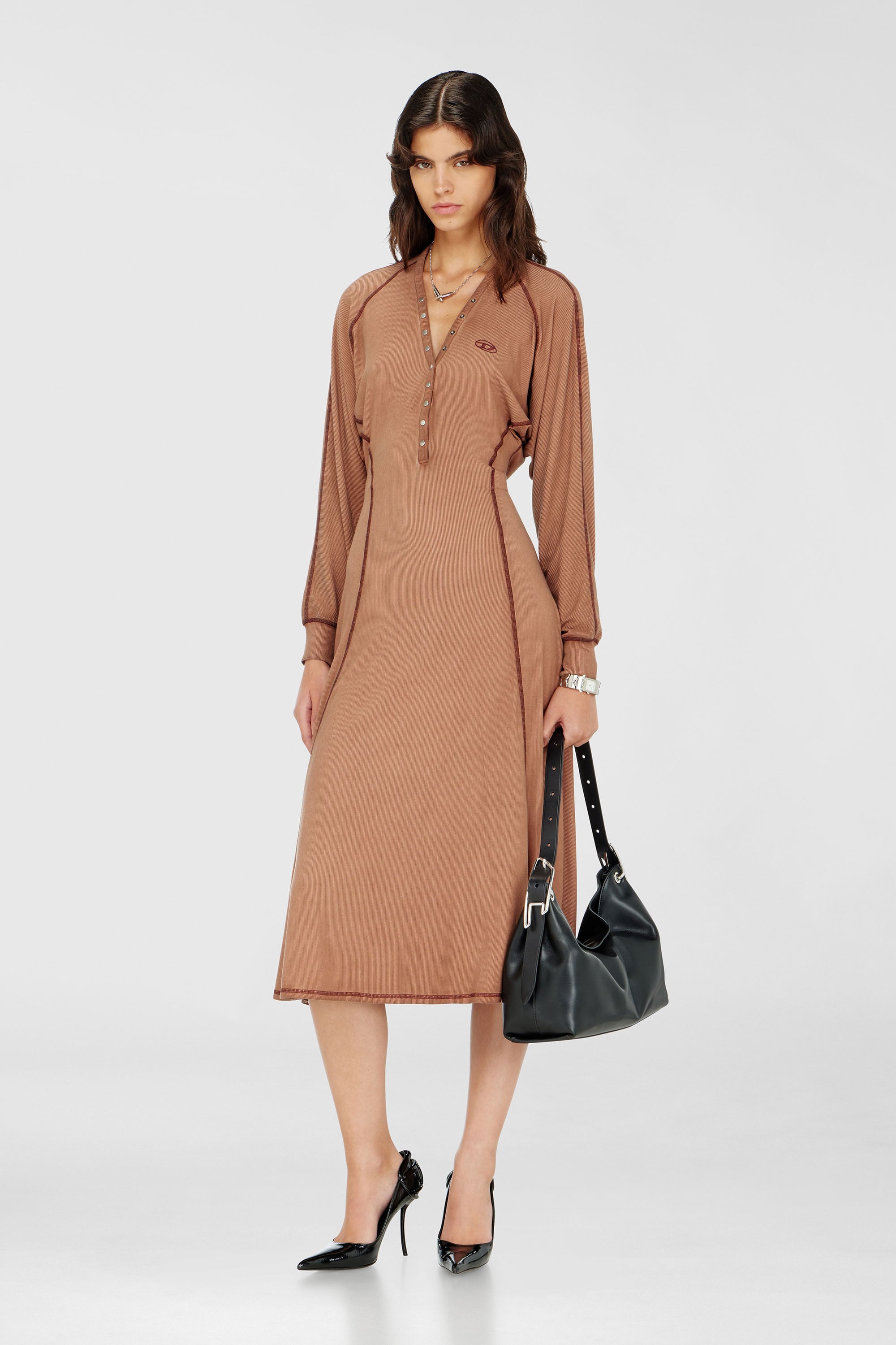 Diesel - D-ISERINA, Robe midi en jersey c&ocirc;tel&eacute; &agrave; manches chauve-souris Femme in Marron - 1