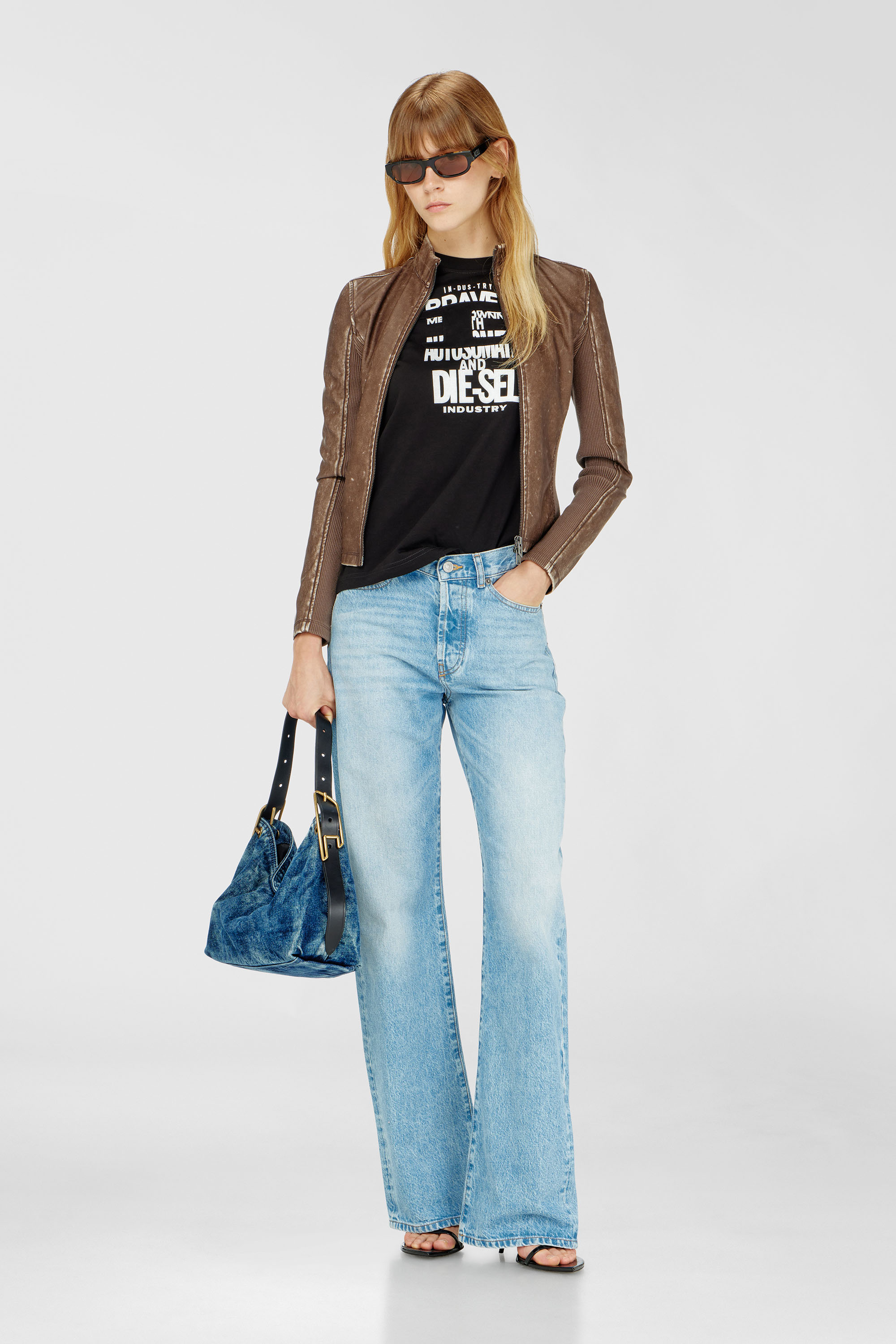 Diesel - T-REG-ZAL-V2, T-shirt in cotone con stampa grafica Donna in Nero - 1