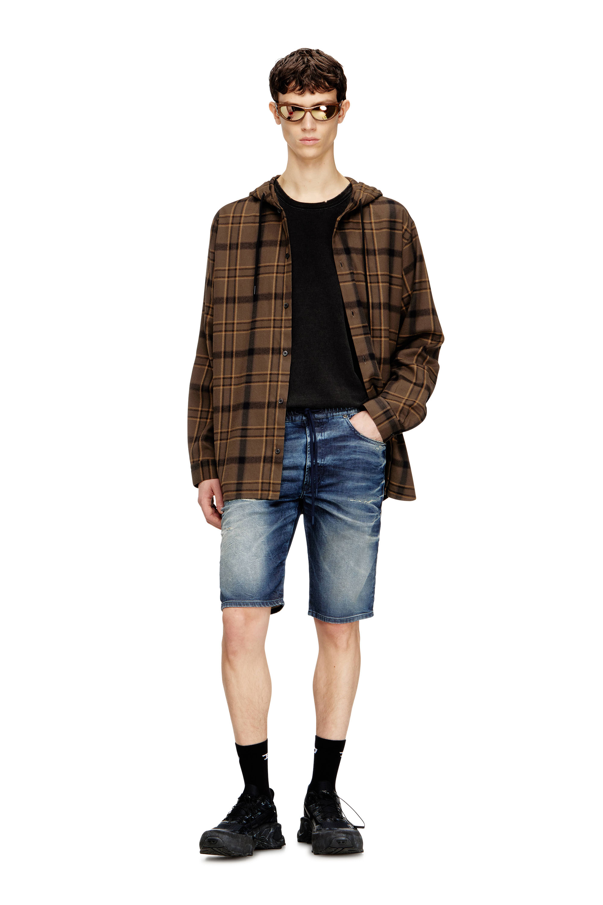 Diesel - 2033 D-KROOLEY-SHORT JOGG, Herren Slim-Fit-Shorts aus behandelten JoggJeans in Blau - 1