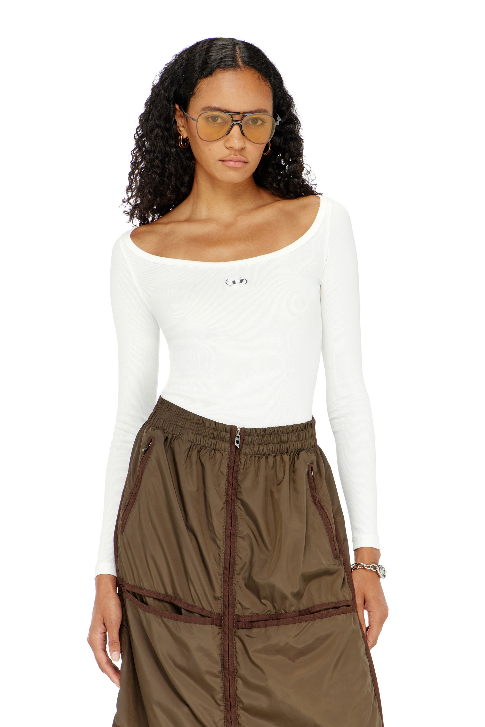 Diesel - T-BAL-OD, Top a maniche lunghe a costine con Oval D metallico Donna in Bianco - 3