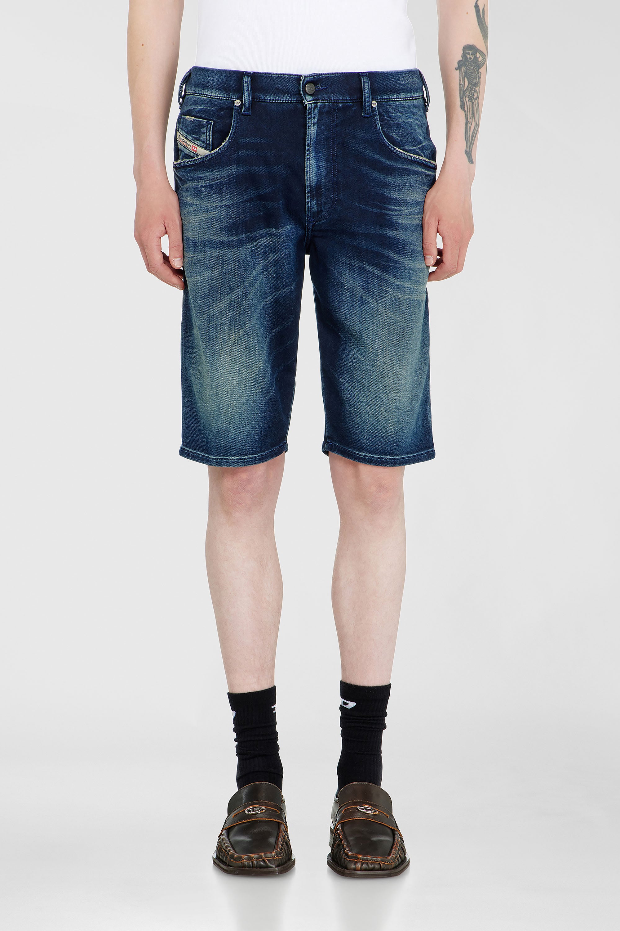 Diesel - 2033 D-KROOLEY-SHORT-BW JOGG, Chino shorts in JoggJeans sfumato Uomo in Blu - 1