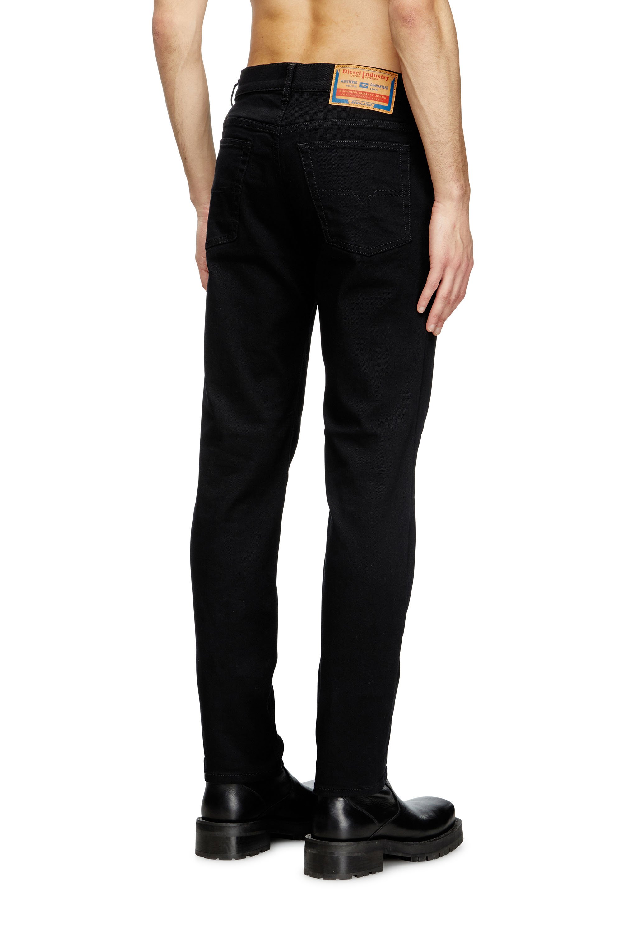 Diesel - 2023 D-Finitive 069YP Tapered Jeans, Nero/Grigio scuro - Image 2