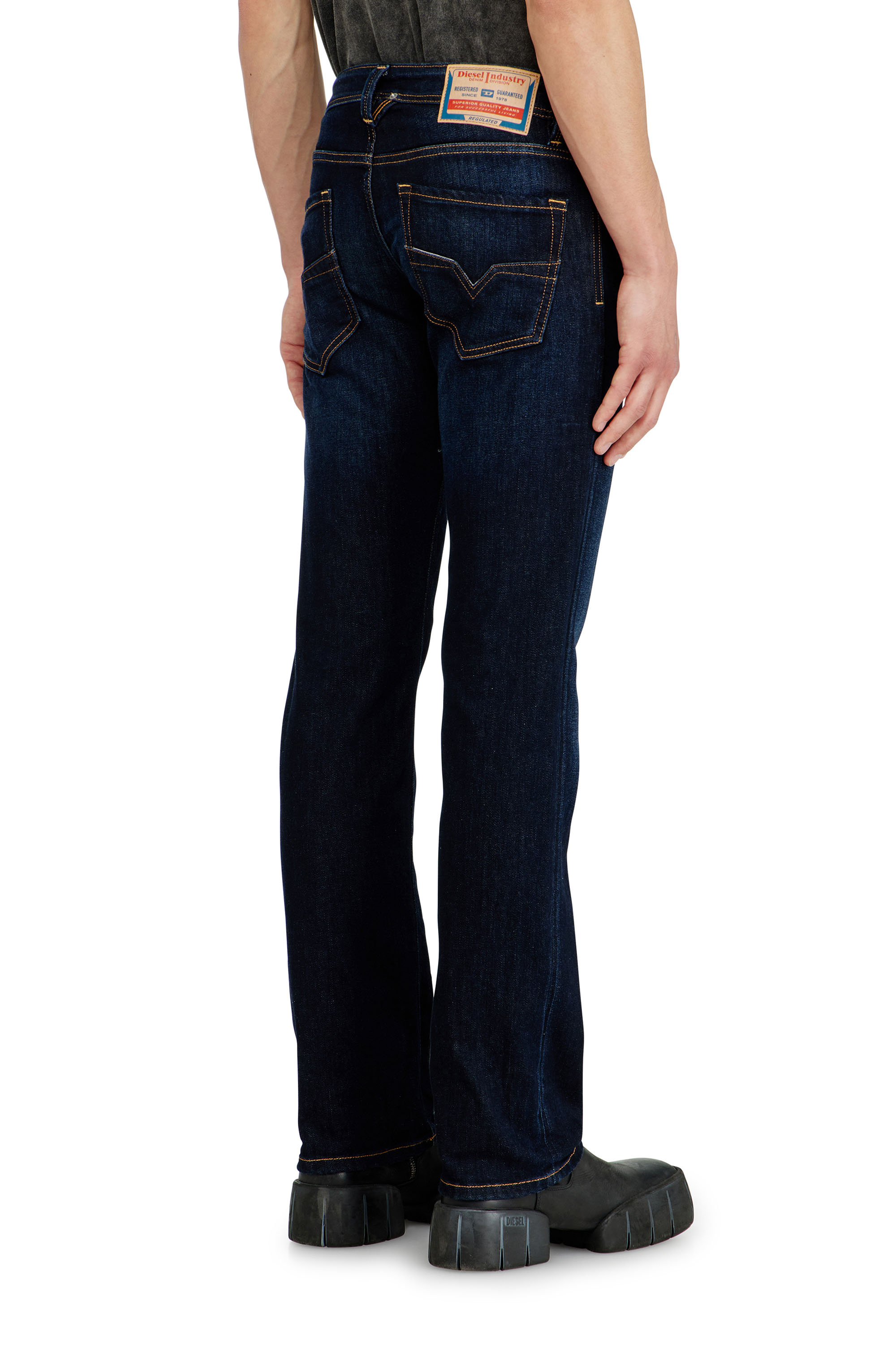 Diesel - Herren Regular Jeans 1985 Larkee 09Q15, Dunkelblau - 5