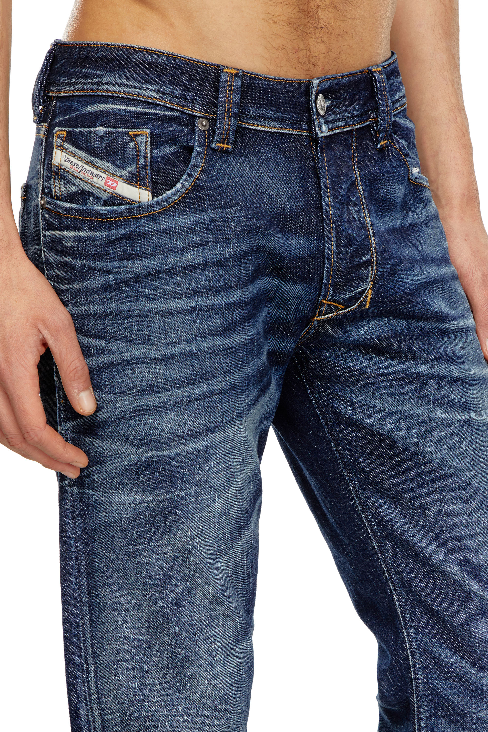 Diesel - Regular Jeans 1985 Larkee 09J90 Uomo, Blu Scuro - Image 5