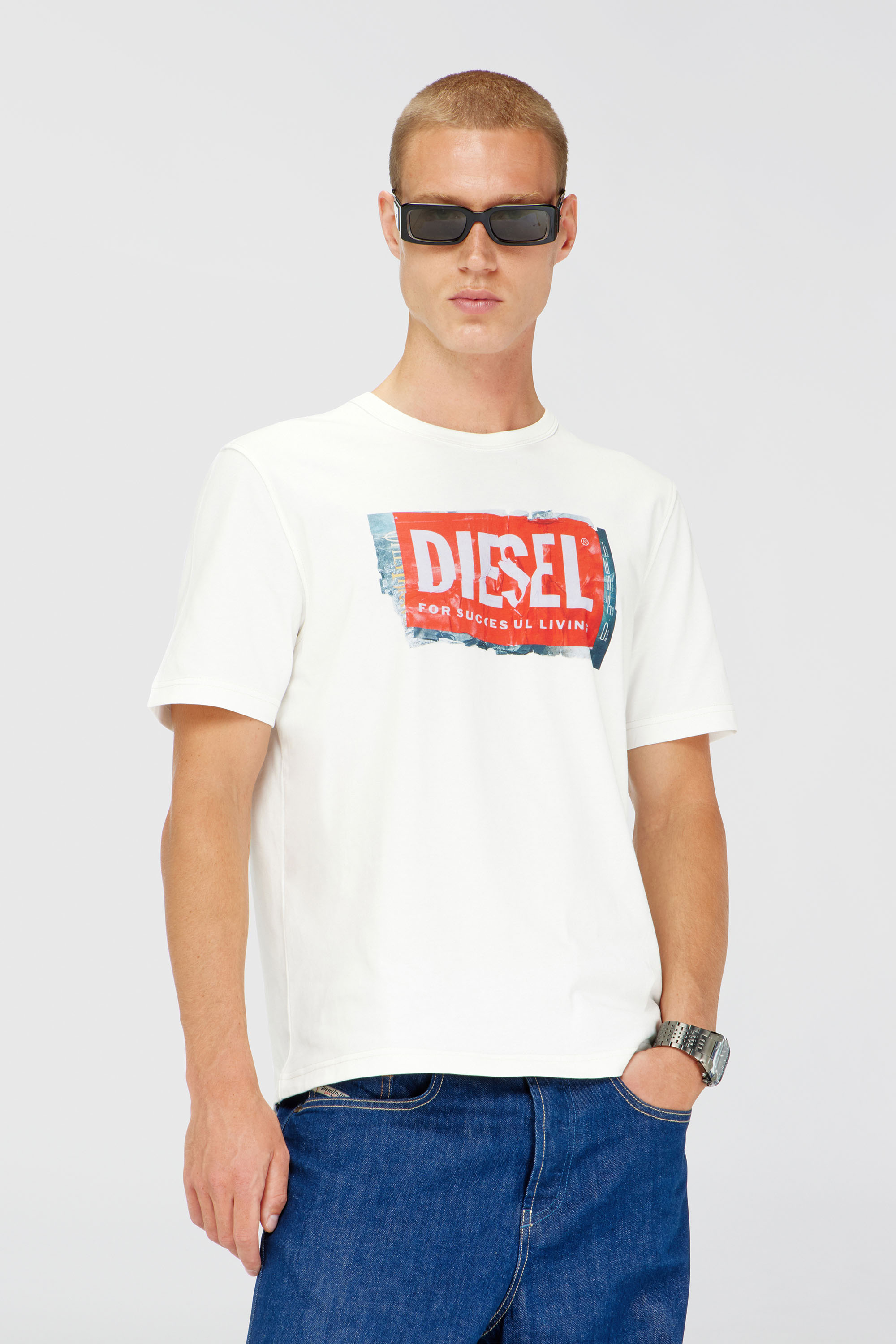 Diesel - T-ADJUST-Q6, T-shirt con logo effetto stropicciato Uomo in Bianco - 1