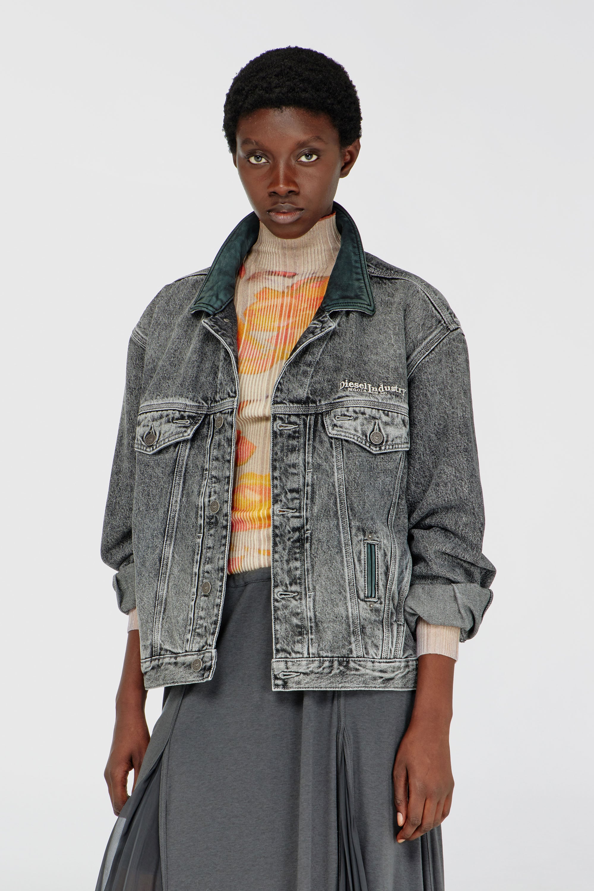 Diesel - D-DENVER-S, Veste en jean trucker avec garnitures en cuir ton sur ton Mixte in Gris - 1