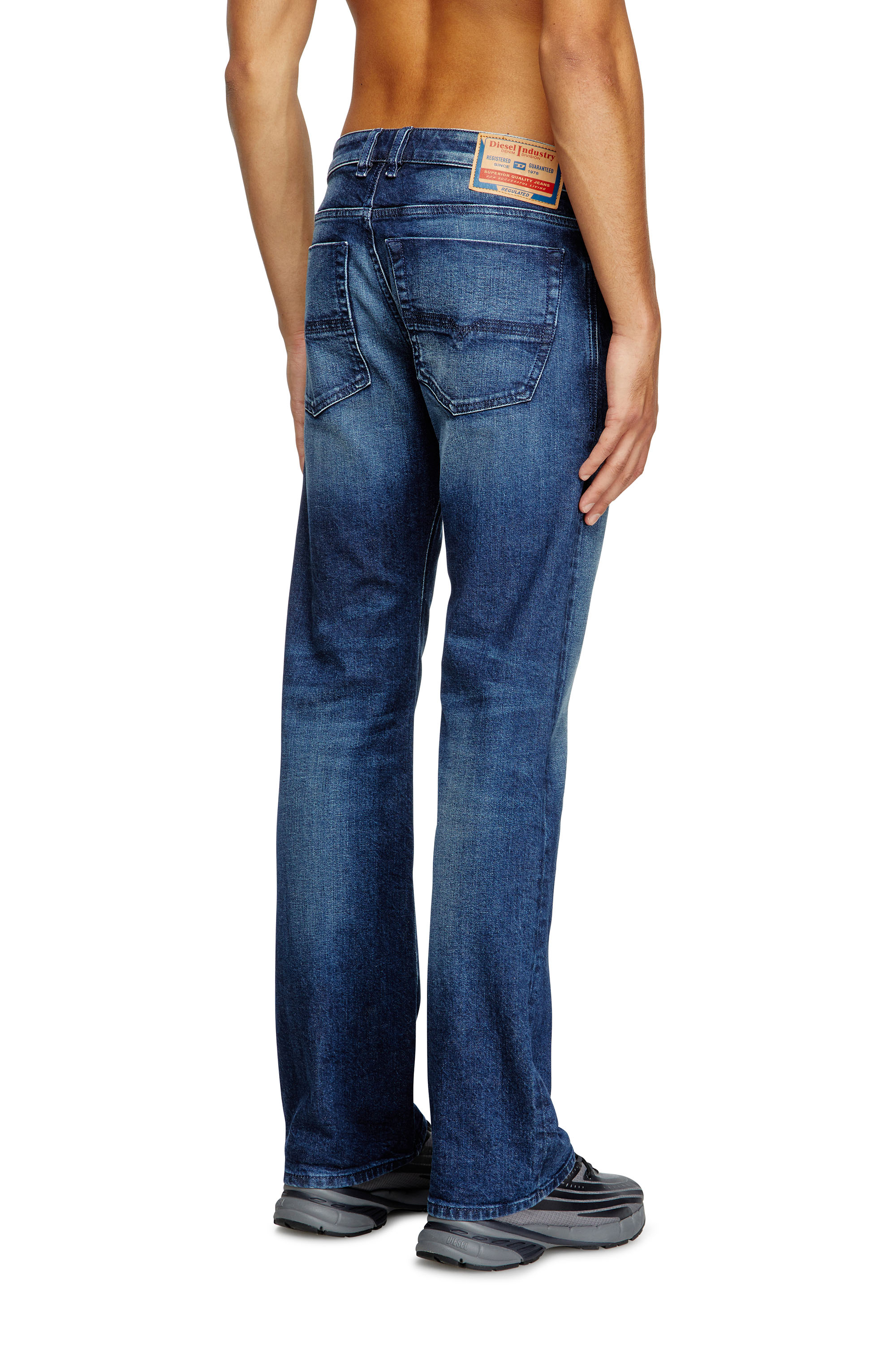 Diesel - Bootcut Jeans 2007 Zatiny 09L51 Uomo, Blu Scuro - Image 4