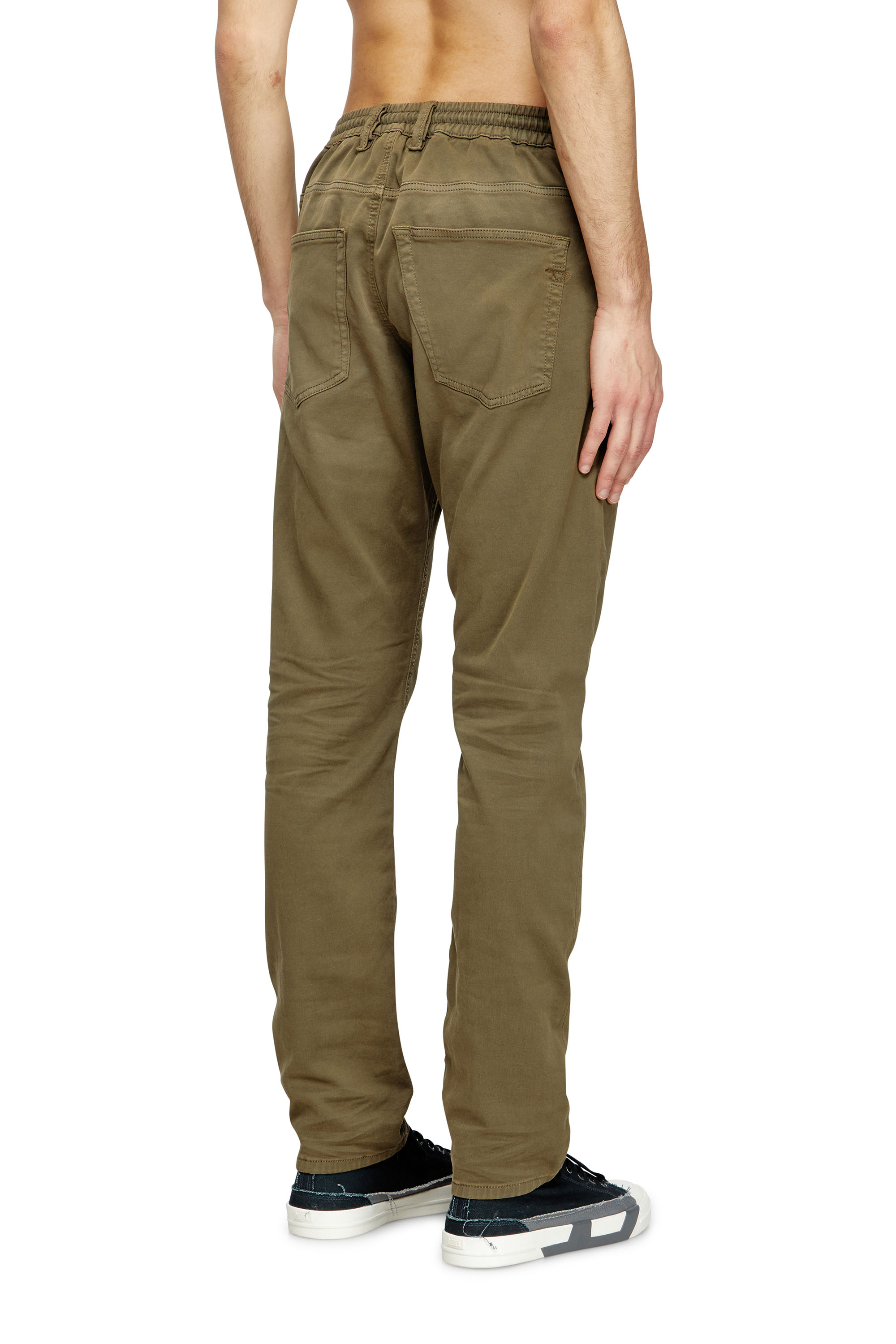 Diesel - Regular 2030 D-Krooley Joggjeans® 0670M Uomo, Verde - Image 3