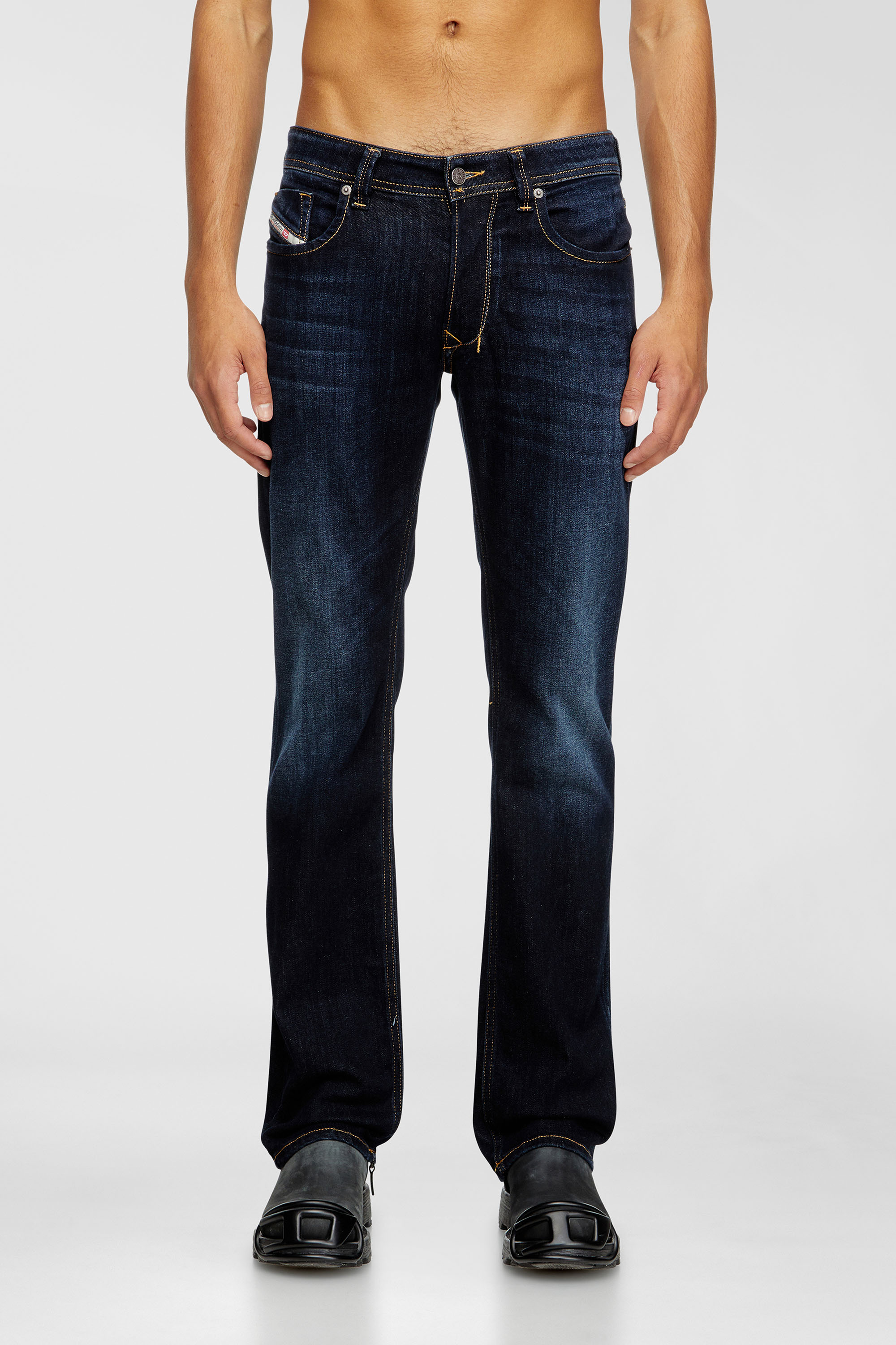 Diesel - Regular Jeans 1985 Larkee 009ZS Uomo, Blu Scuro - Image 2