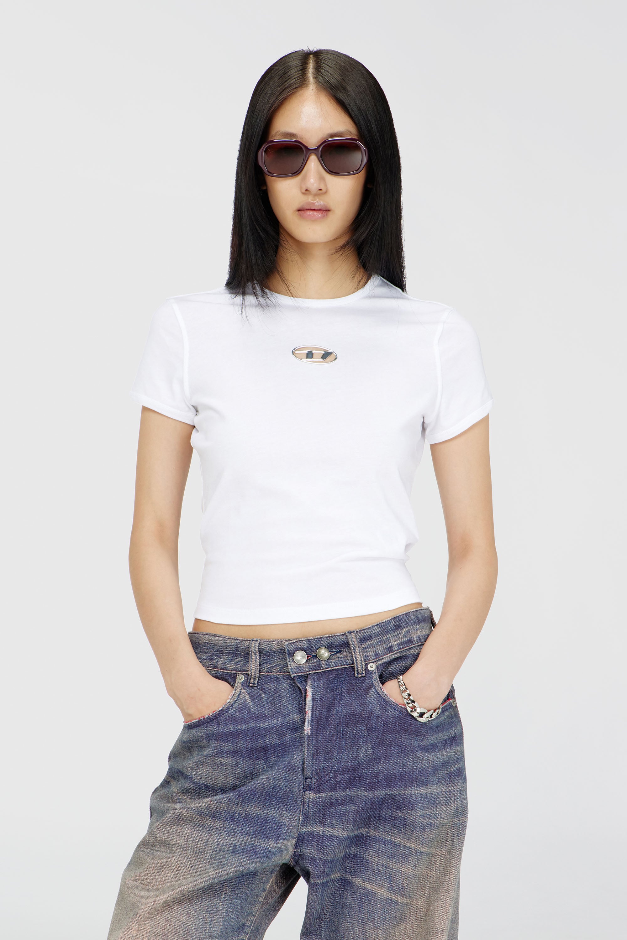 Diesel - T-UNCUTIE-LONG-OD-Q1, Damen T-Shirt in schmalem Fit mit Cut-out-Oval D in Wei&szlig; - 1
