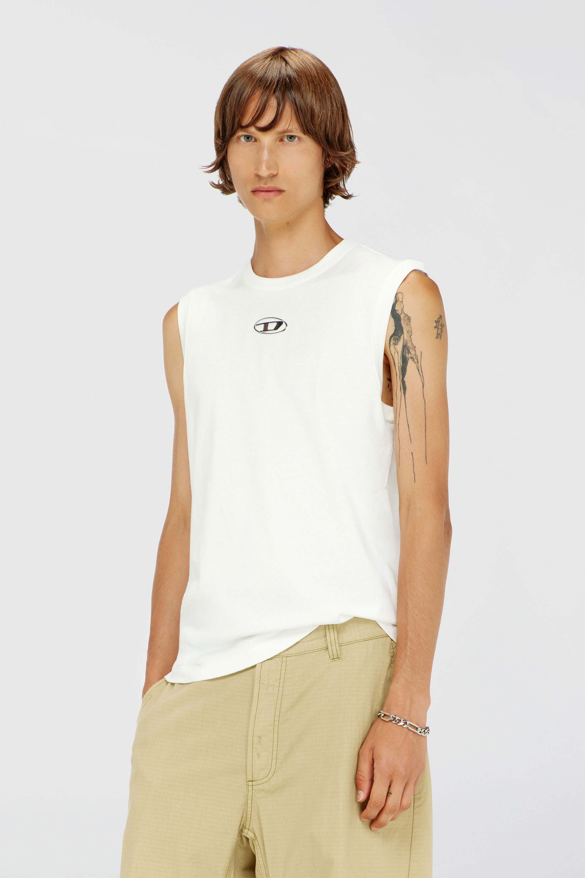 Diesel - T-BISCO-IOD, D&eacute;bardeur en coton avec un Oval D m&eacute;tallis&eacute; Homme in Blanc - 3