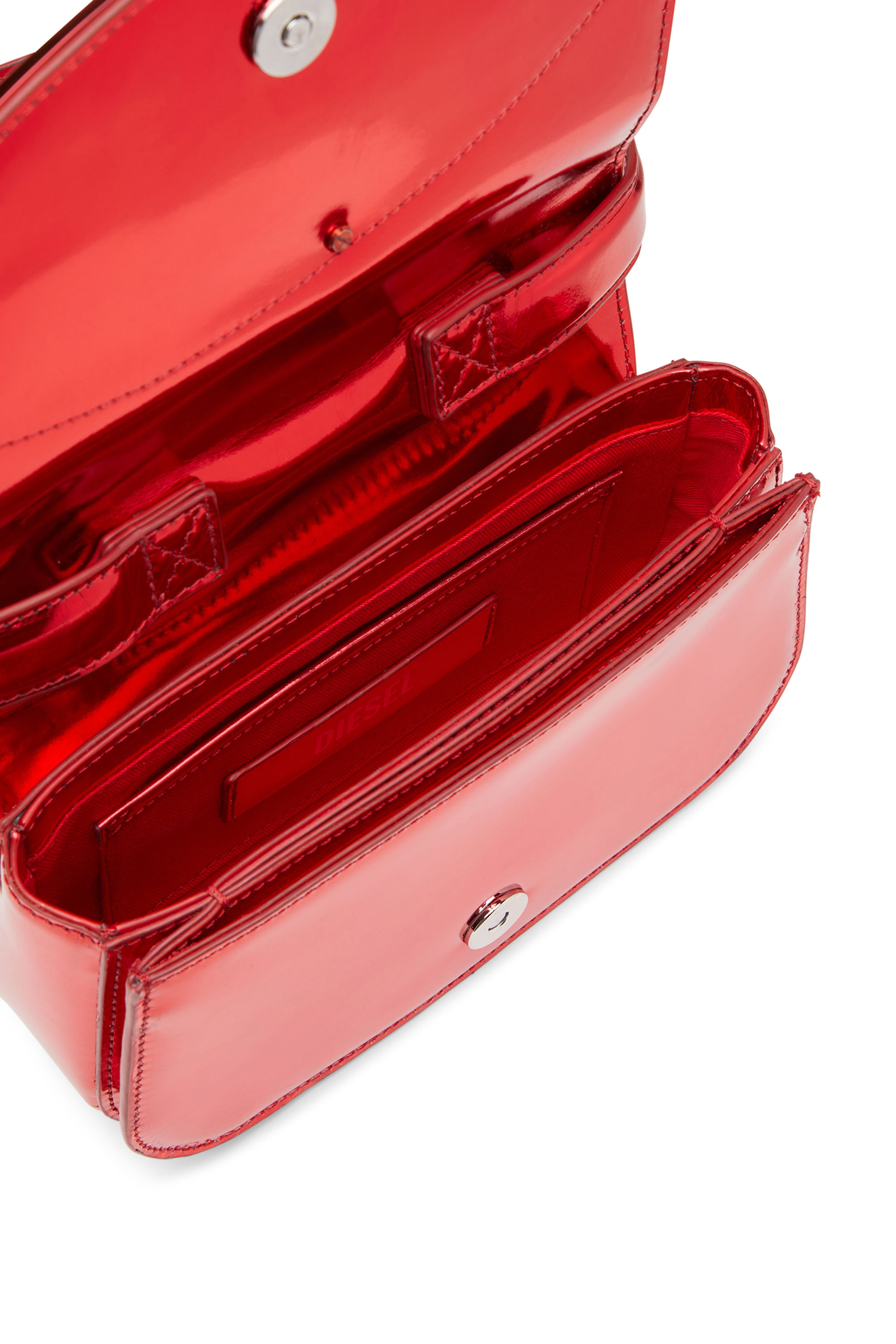 Diesel - 1DR, 1DR-Sac iconique &agrave; bandouli&egrave;re en cuir effet miroir Femme in Rouge - 4